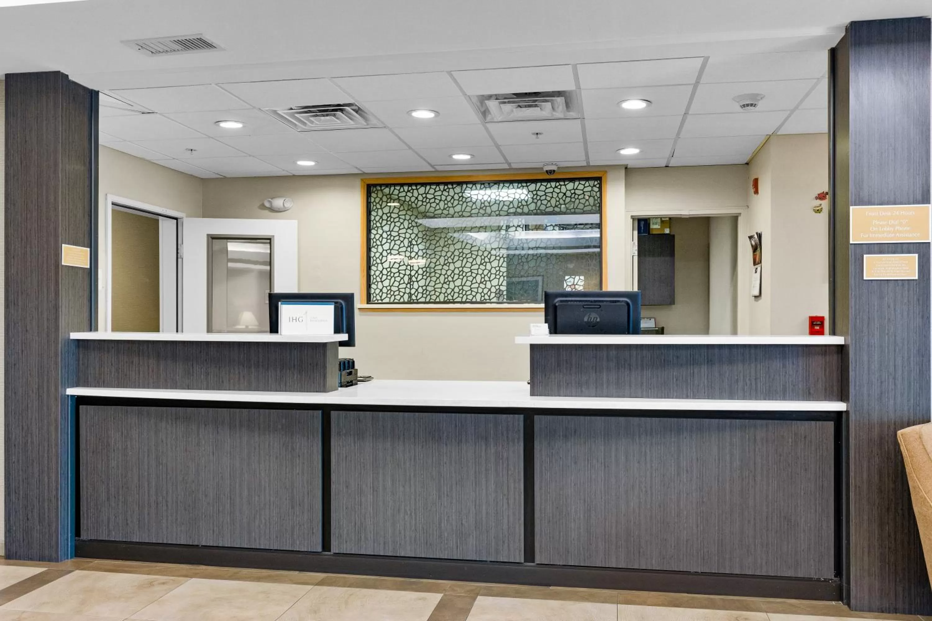 Lobby or reception in Candlewood Suites Erie by IHG