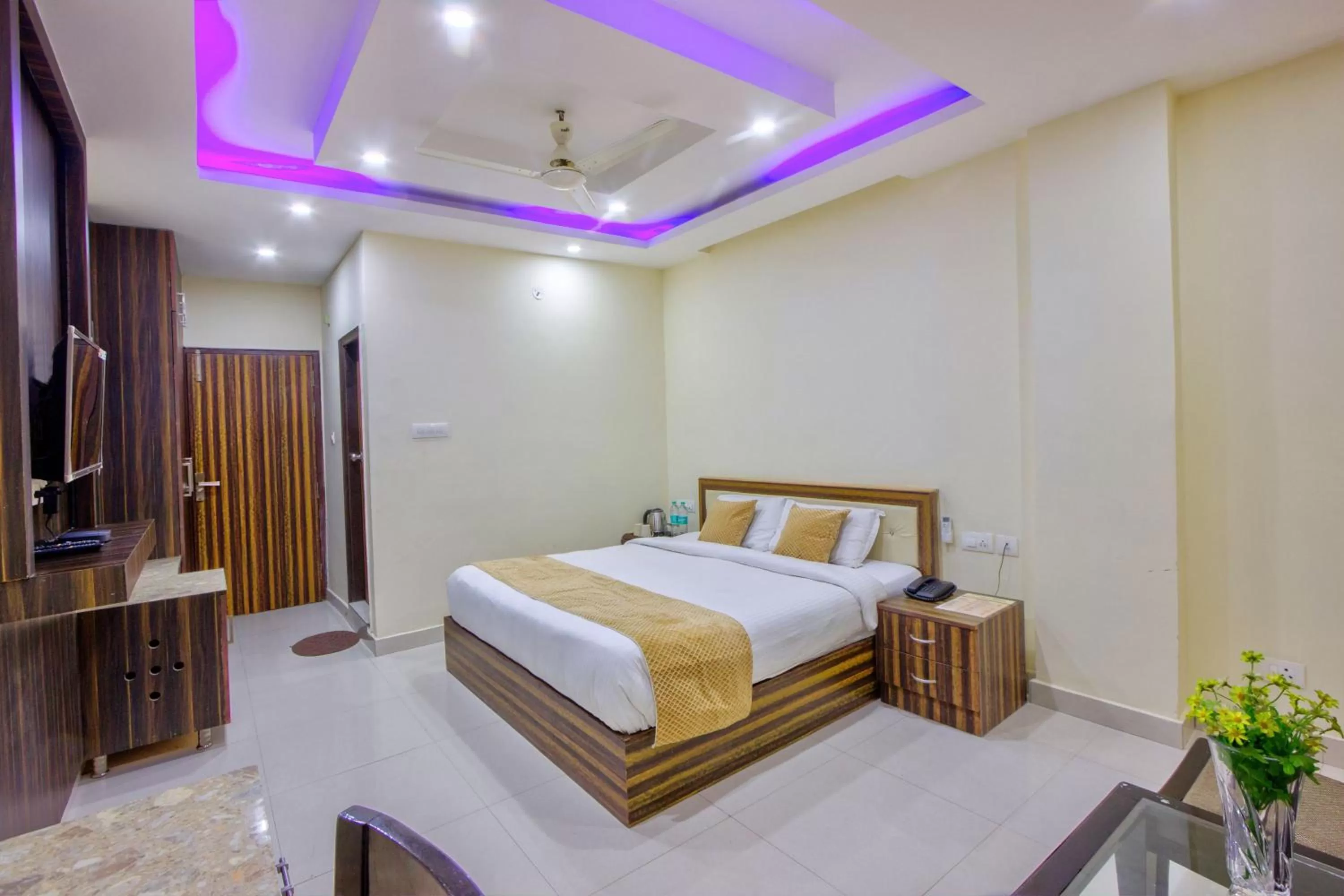 Bedroom, Bed in Hotel Bliss Valley - Hotel in Dharamshala