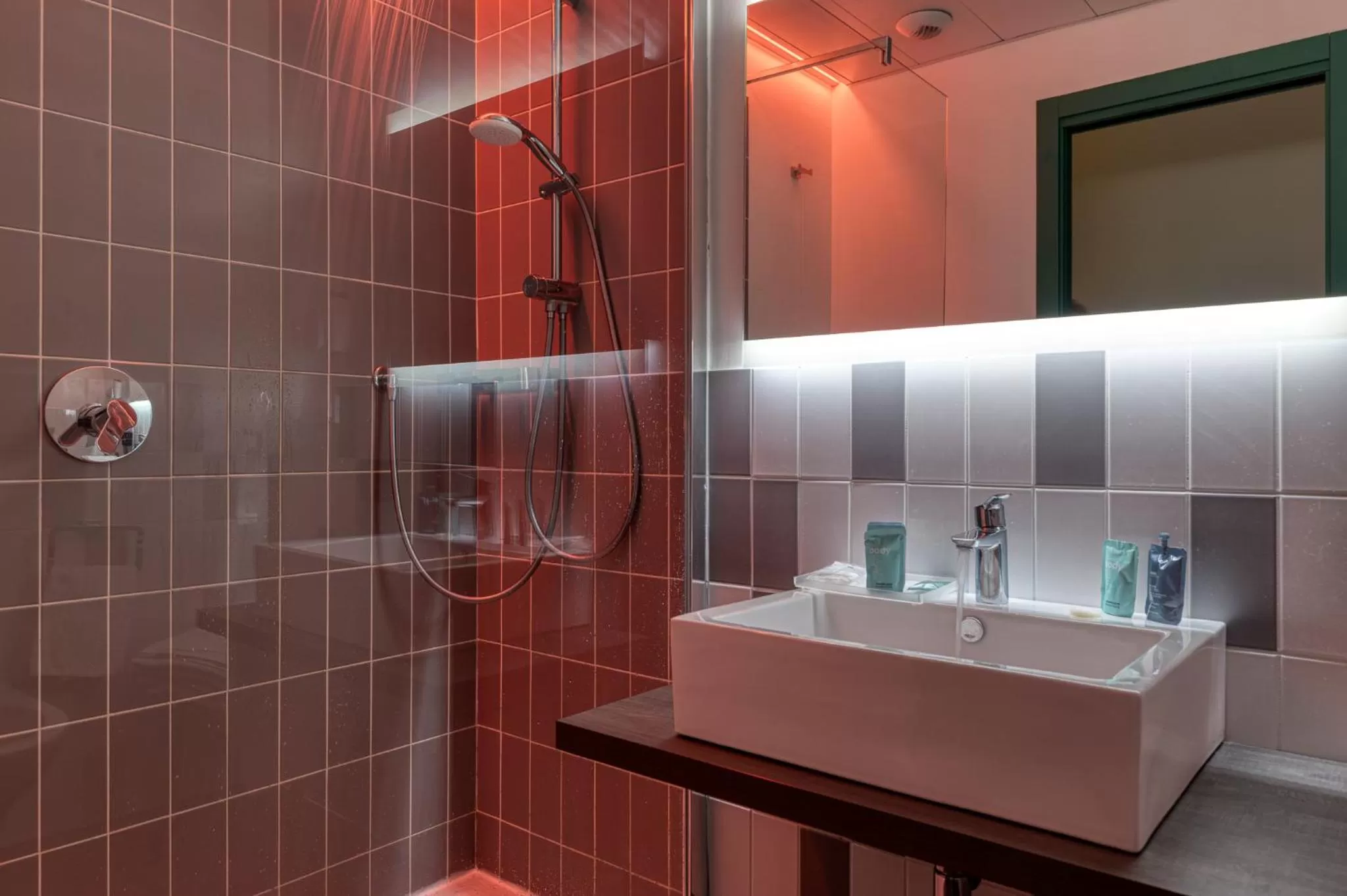 Shower in Smart Hotel Napoli