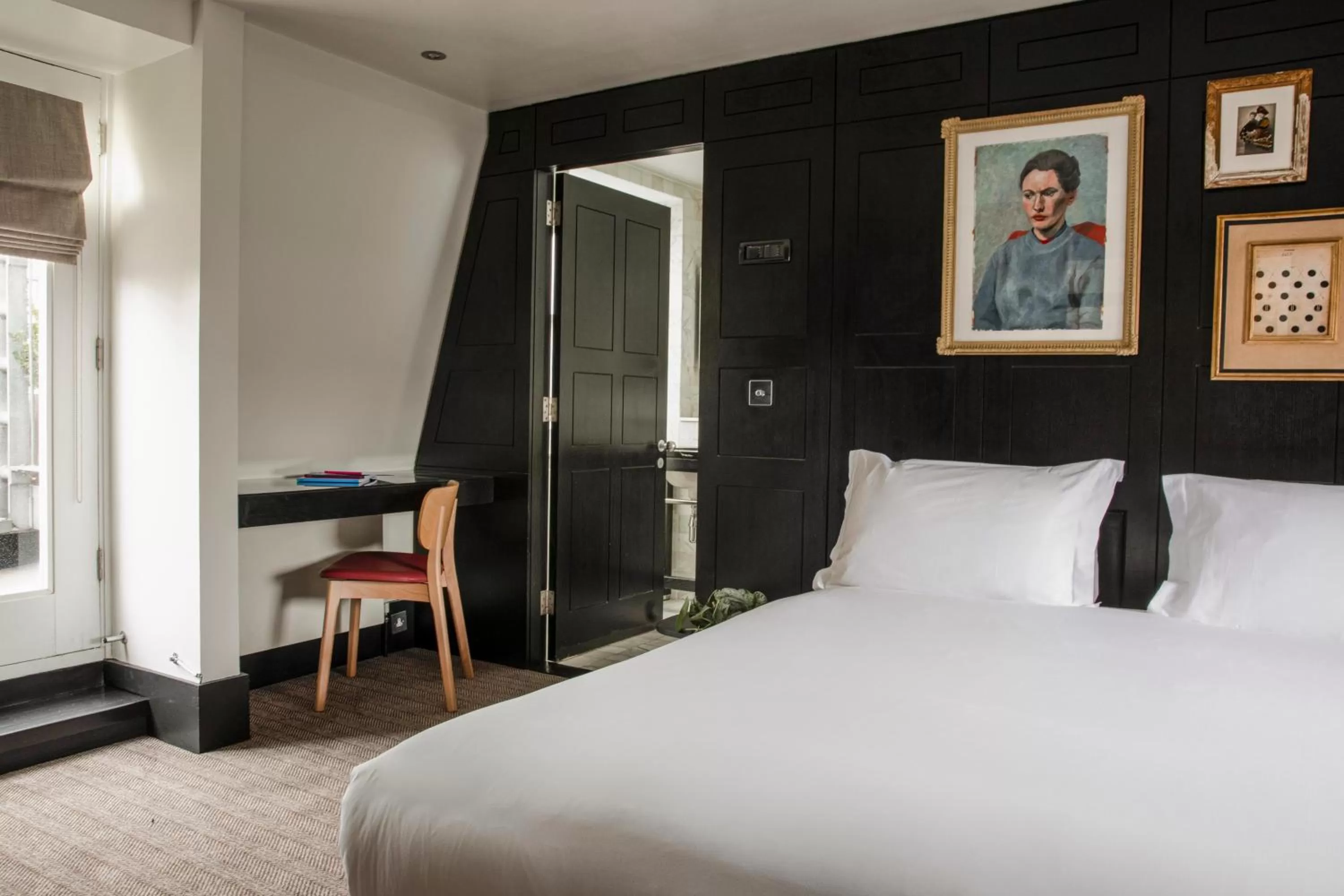 Bed in Bedford Corner Hotel