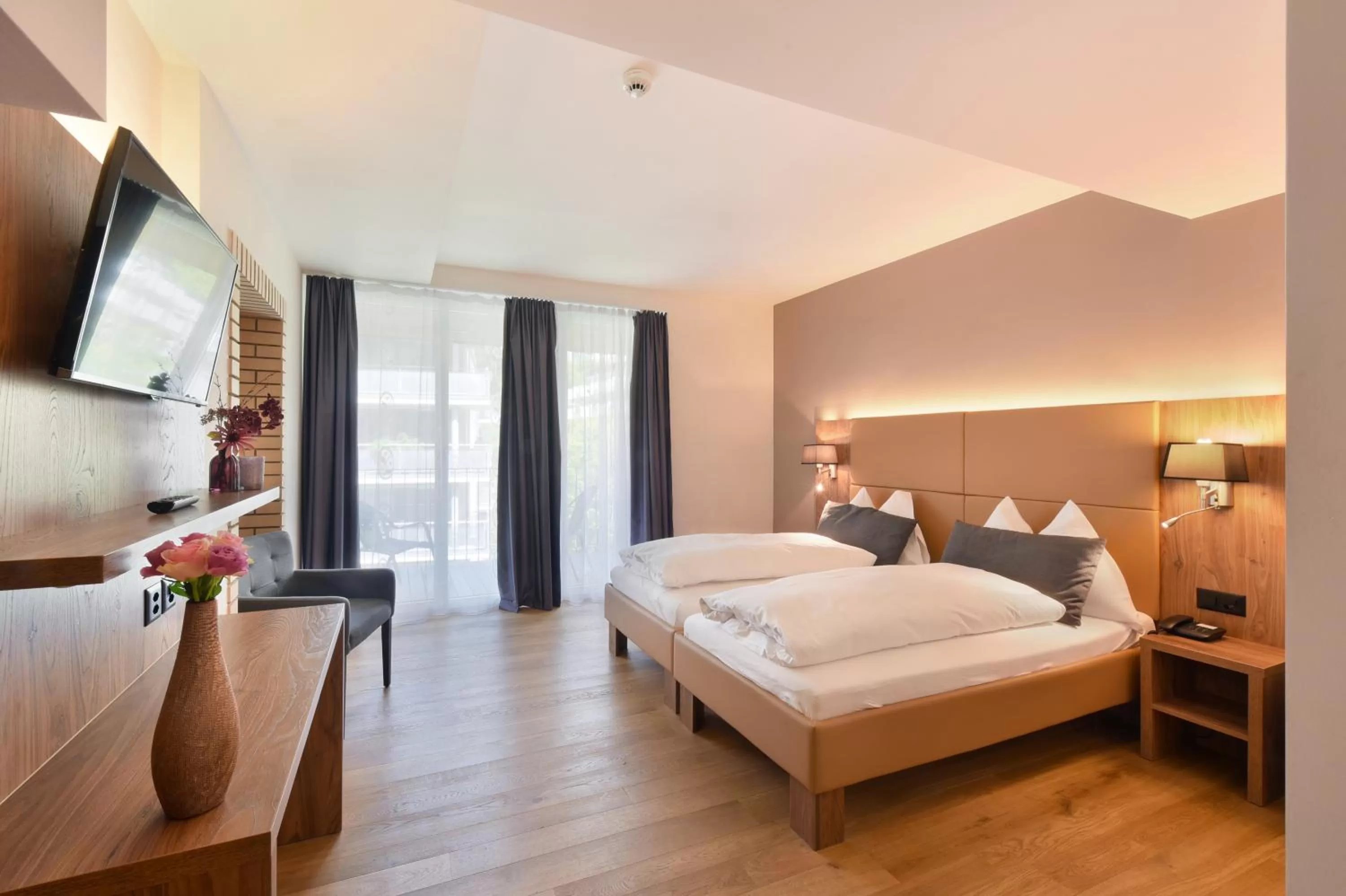 Photo of the whole room, Bed in Hotel Central