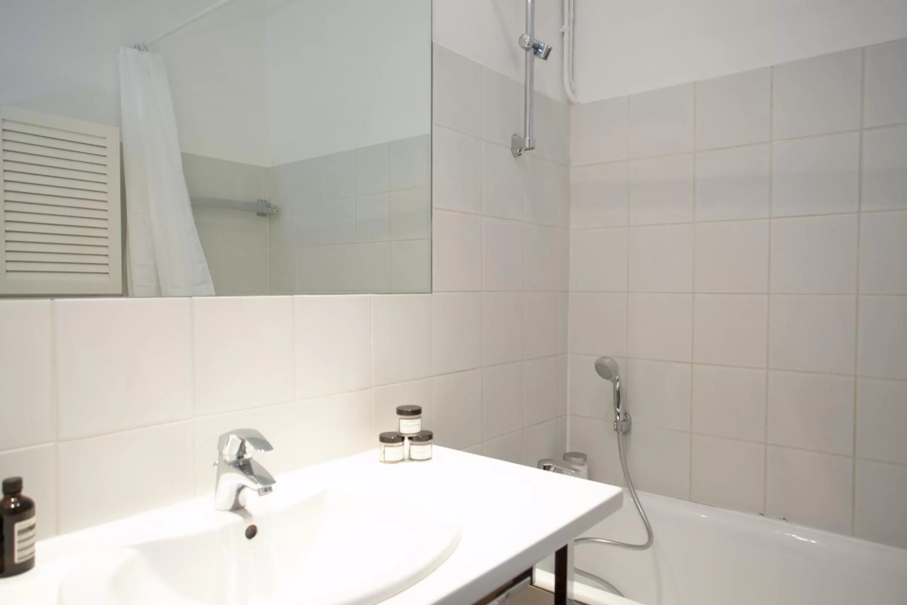 Bathroom in Résidence Charles Floquet