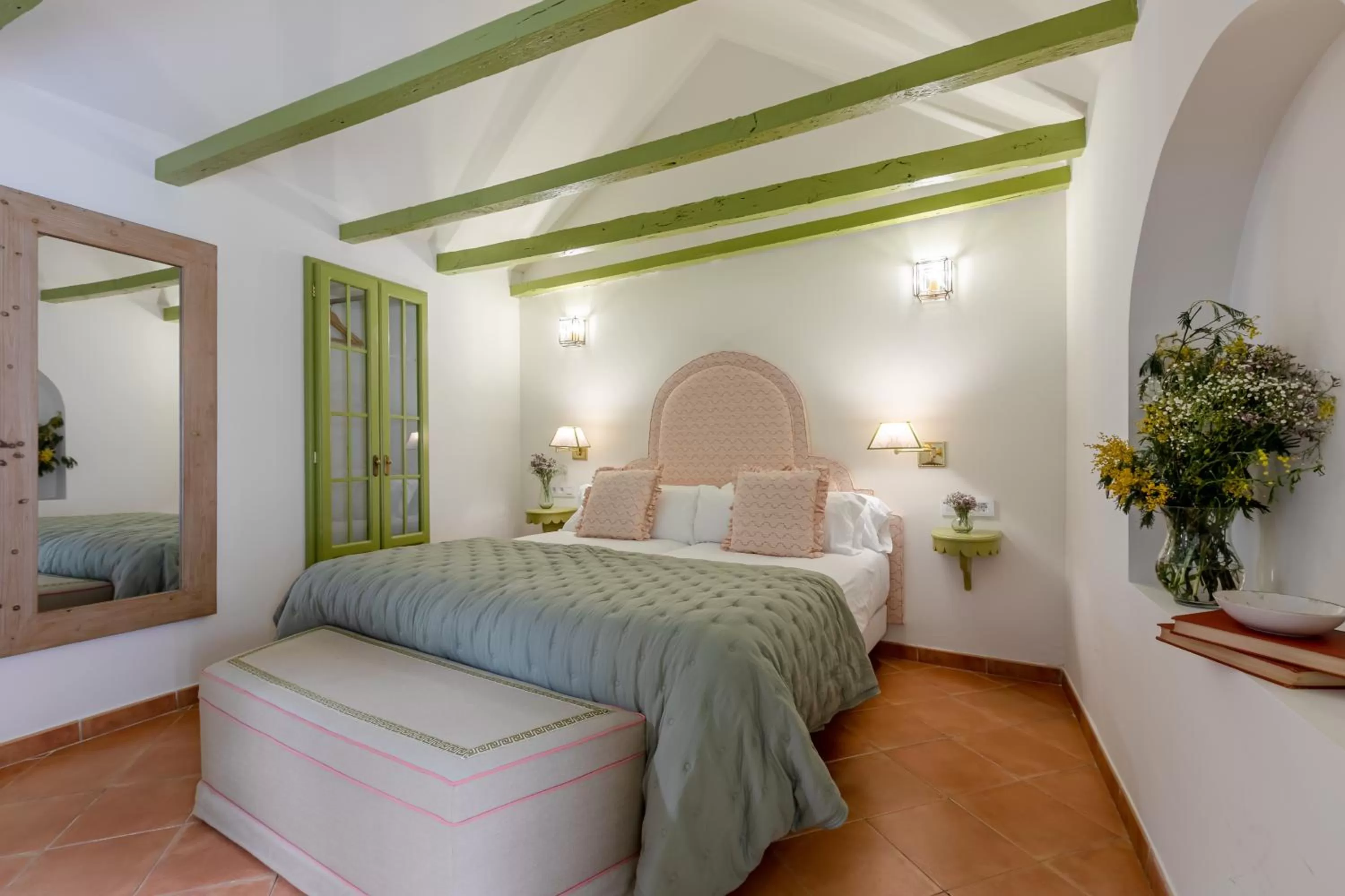 Photo of the whole room, Bed in La Abadia de Giralda