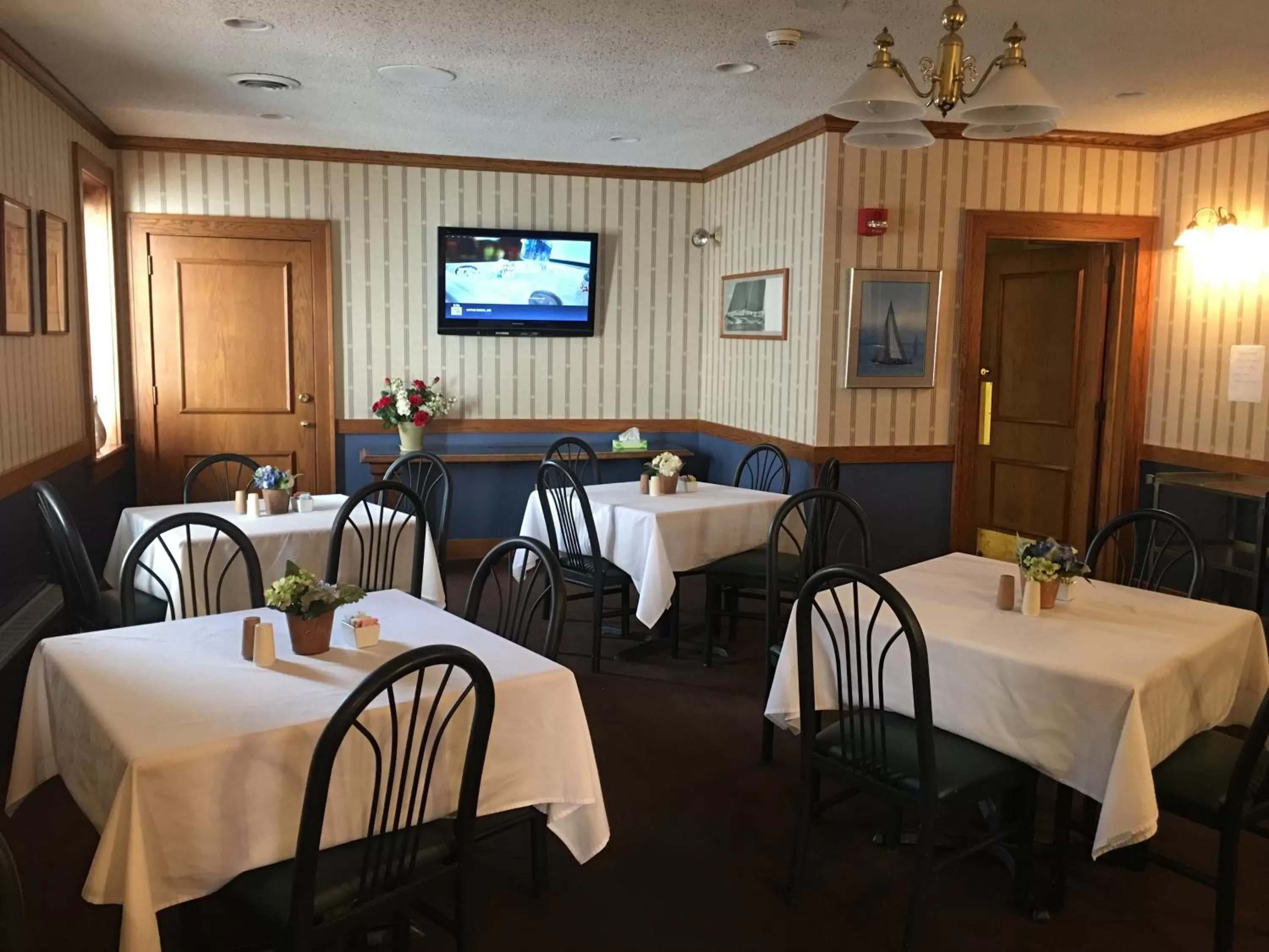 Breakfast, Restaurant/Places to Eat in The Island House Hotel