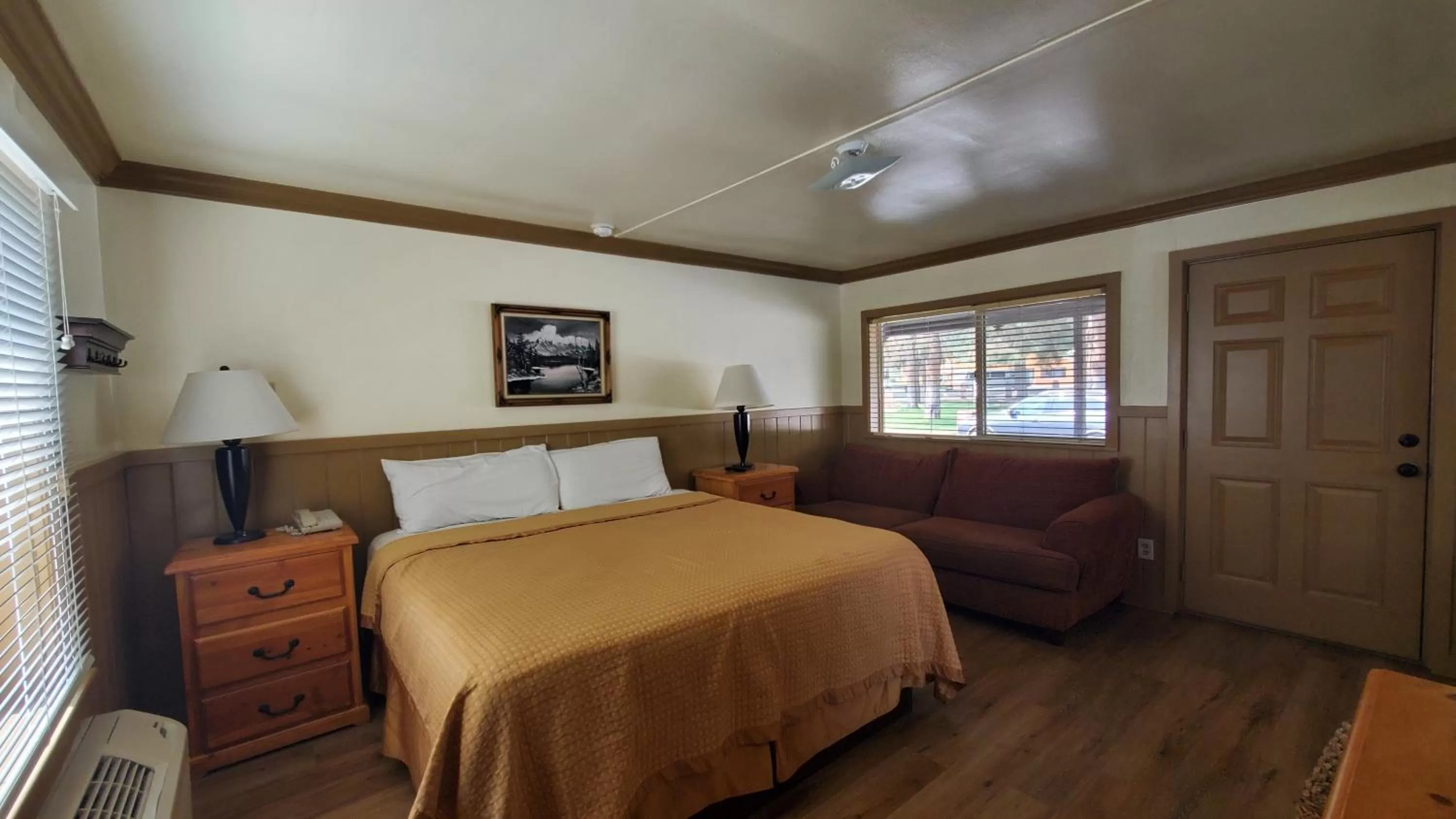 Bed in Kernville Inn