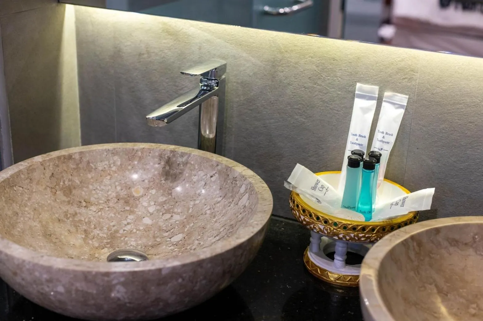 Bathroom in Royal Phawadee Village Patong - 2 Minutes walk to the beach