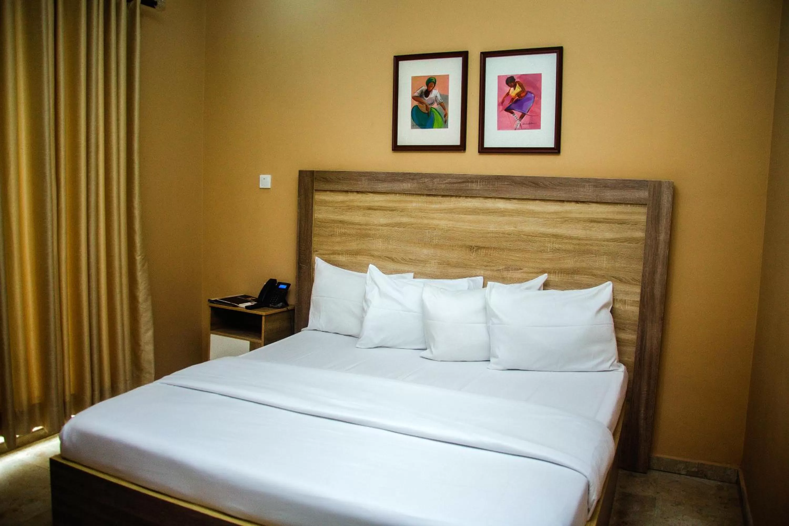 Bed in Hotel Capitol