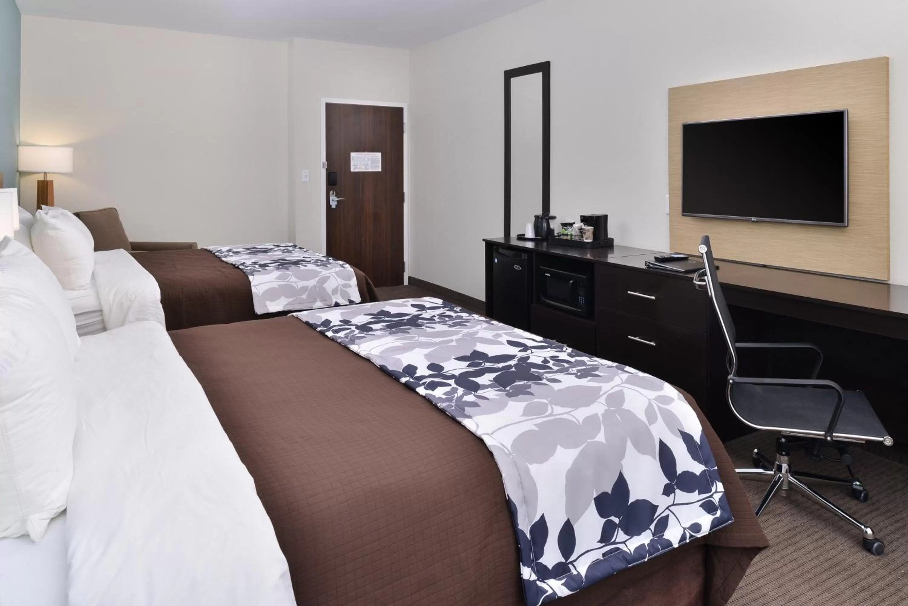 Photo of the whole room, Bed in Sleep Inn & Suites Meridian - Bonita Lakes