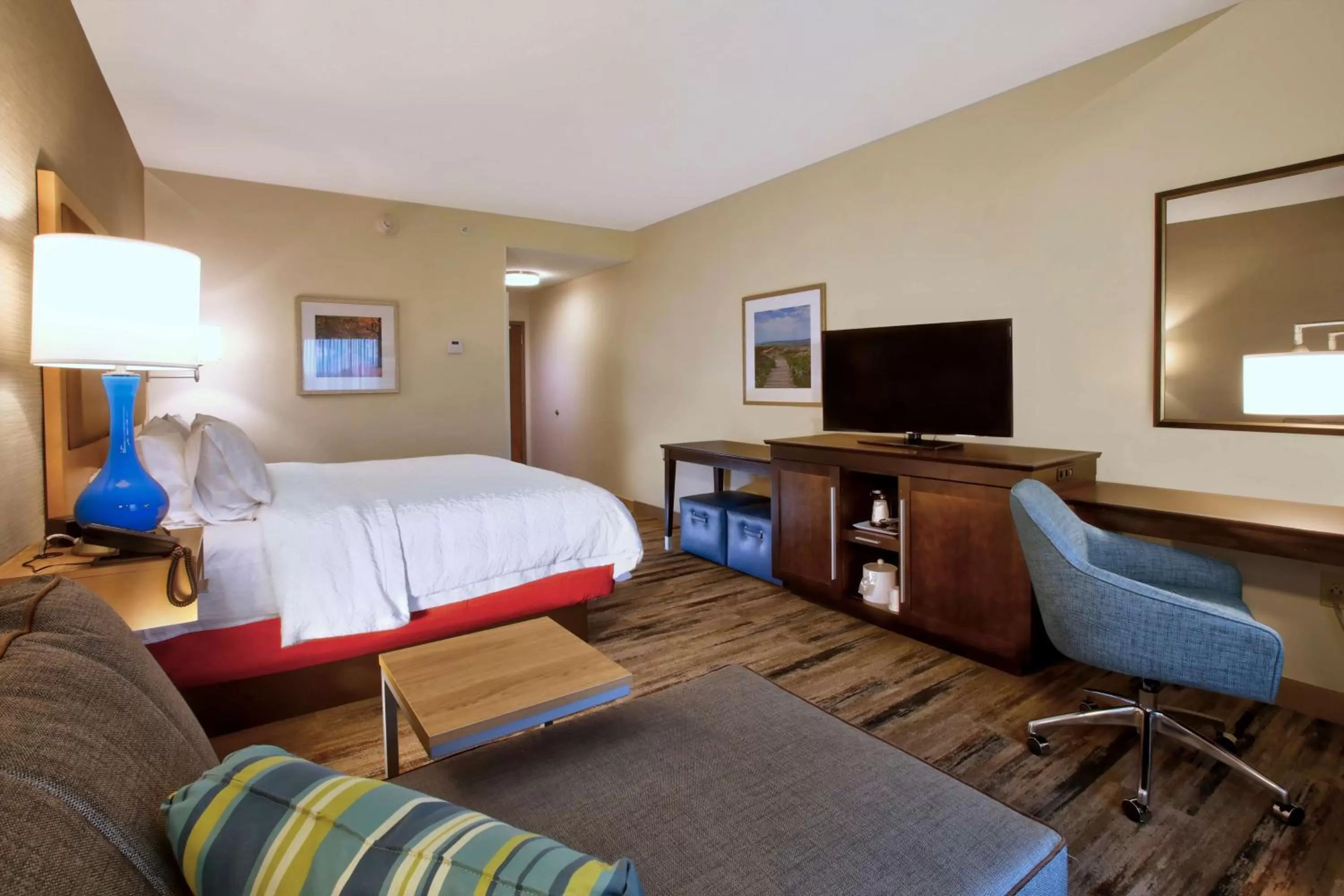 Bedroom, Bed in Hampton Inn & Suites By Hilton Baltimore/Aberdeen, Md