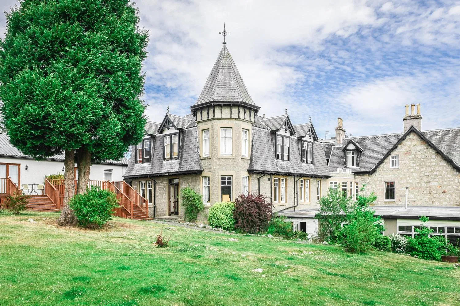 Property building in Boat Country Inn and Restaurant