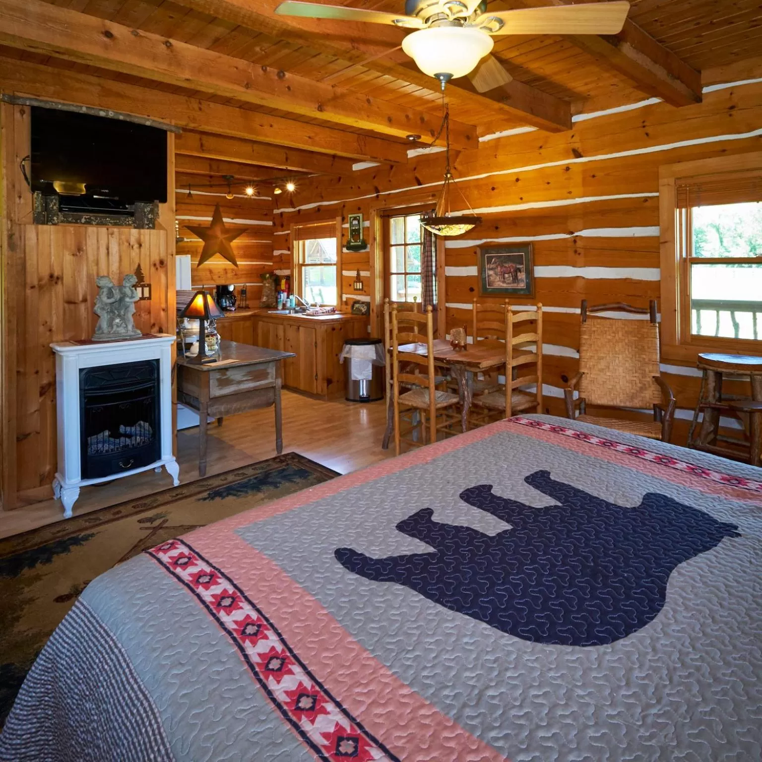 Creekwalk Inn Bed and Breakfast with Cabins