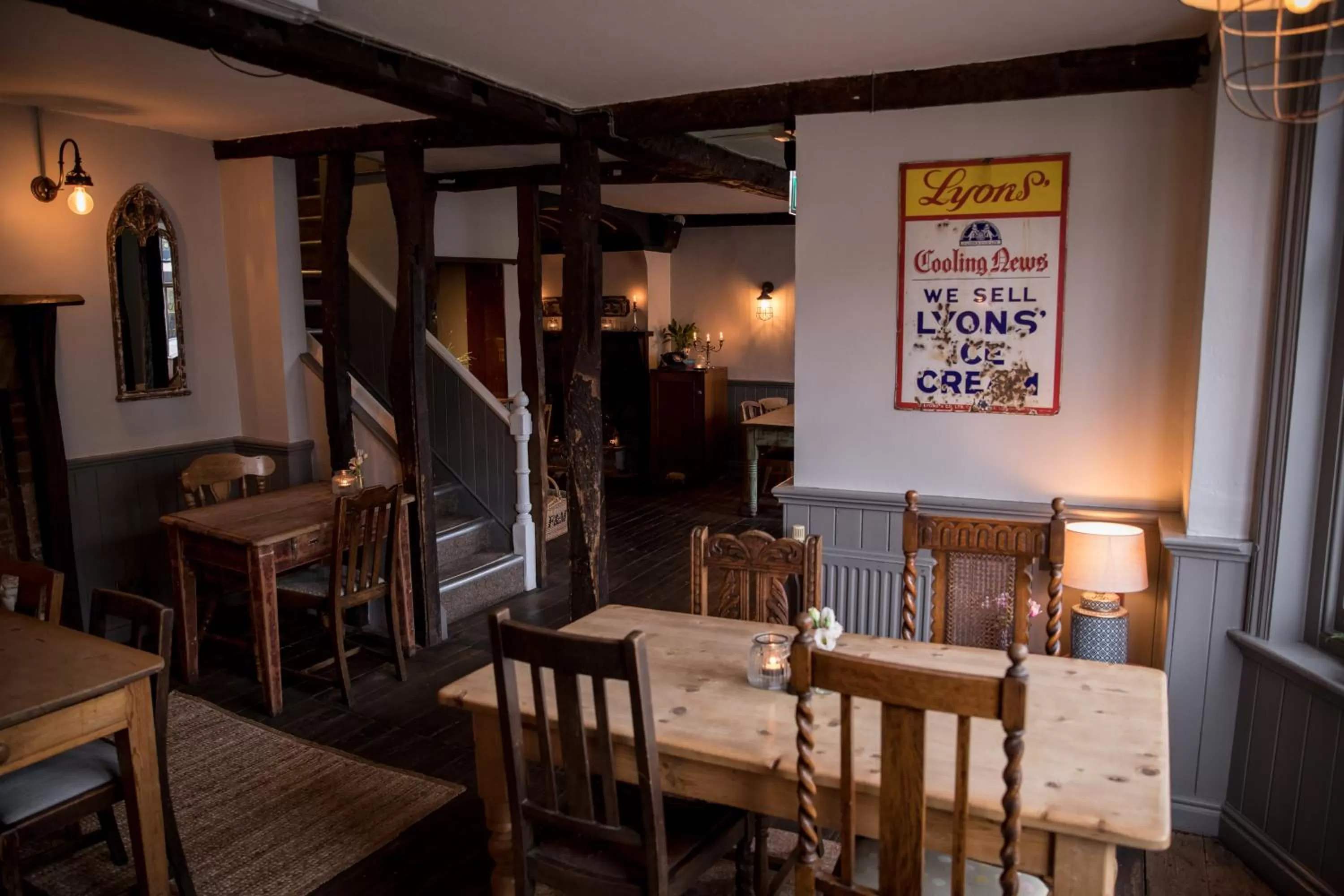 Restaurant/Places to Eat in The Black Swan Inn