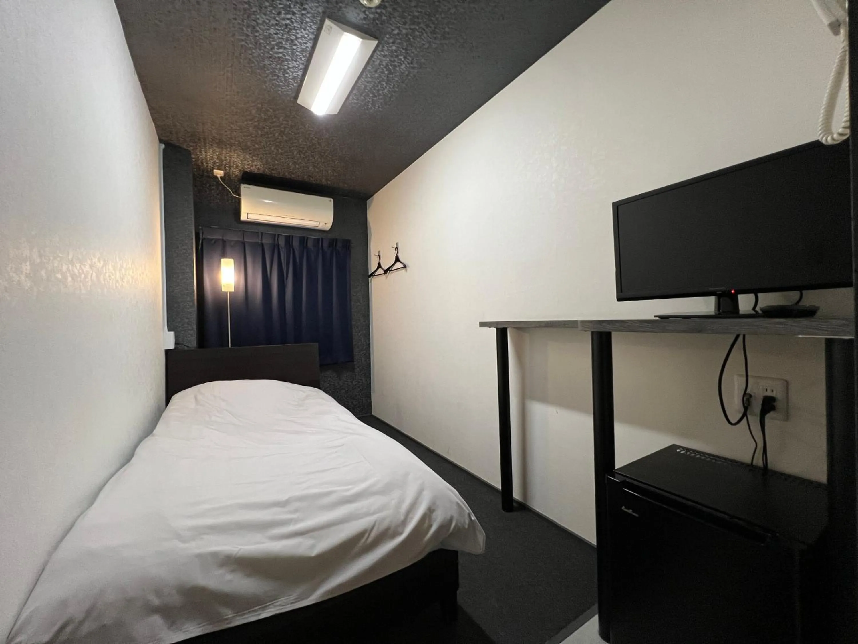 Economy Single Room with Shared Bathroom - Non-Smoking in Hotel Sunplaza 2 Annex