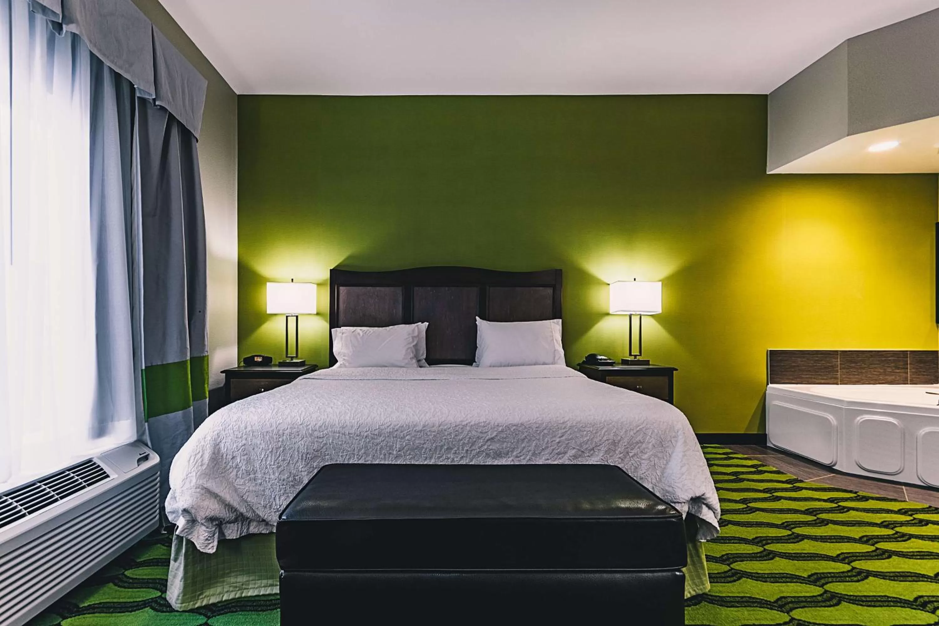 Bed in Hampton Inn Niagara Falls/ Blvd