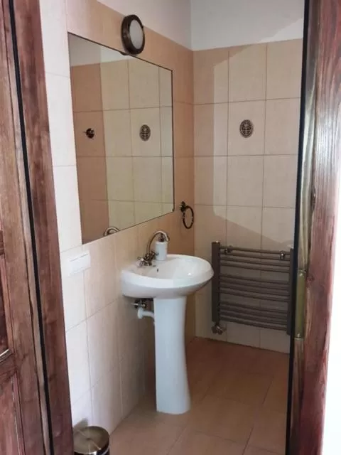 Gościniec Dworski w Ropie - Pokoje gościnne