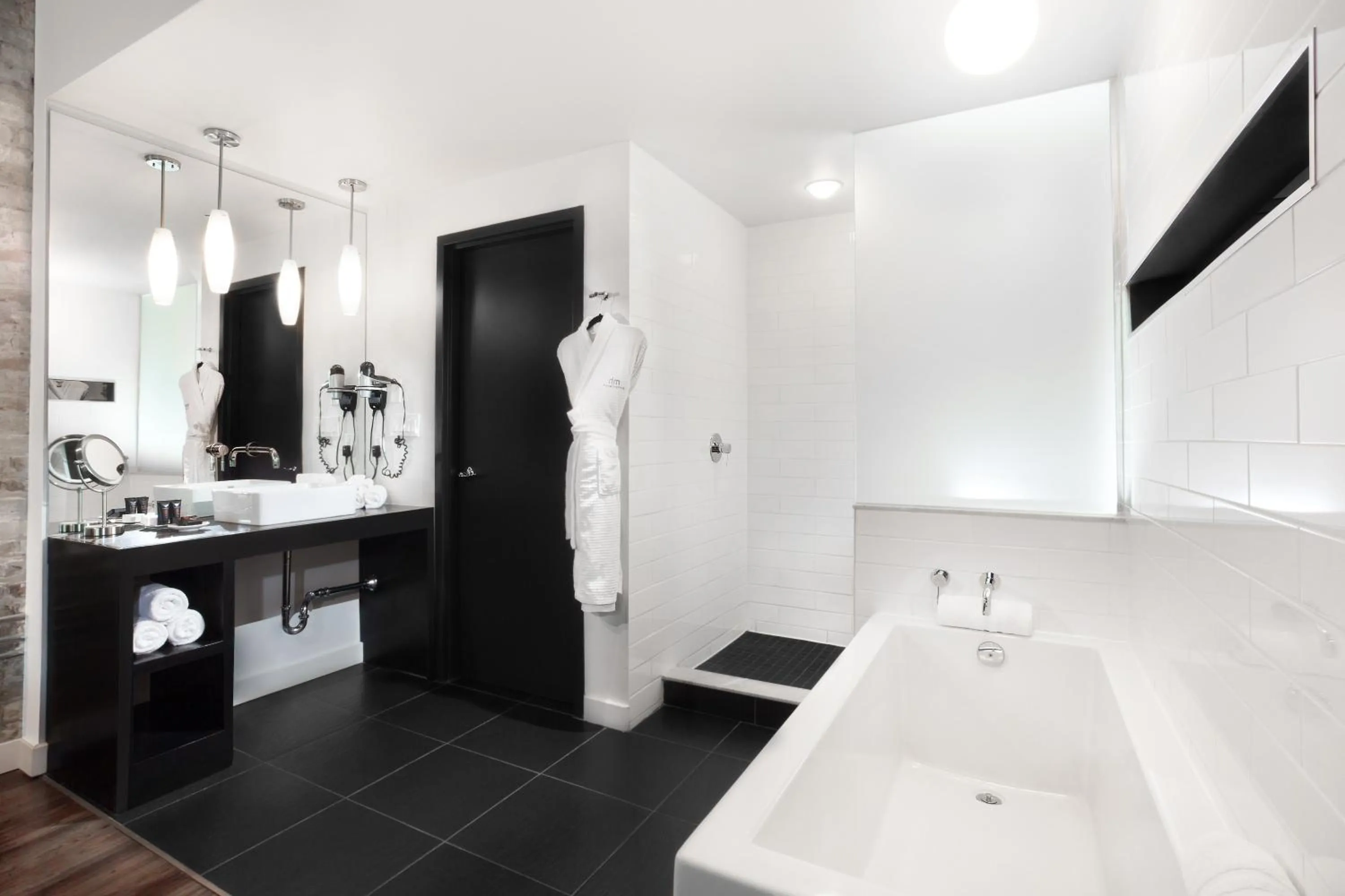 Hot Tub in Hotel Metro