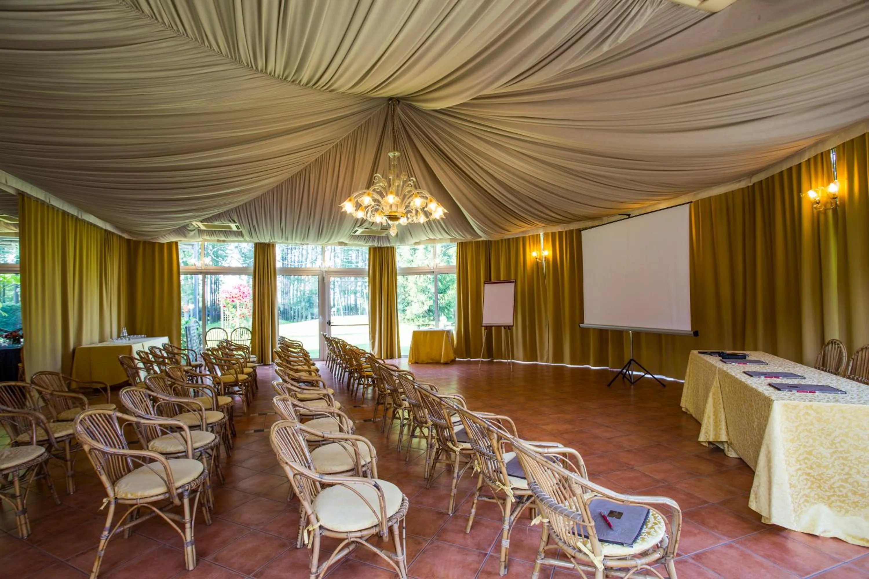 Business facilities in Relais Leon d'Oro