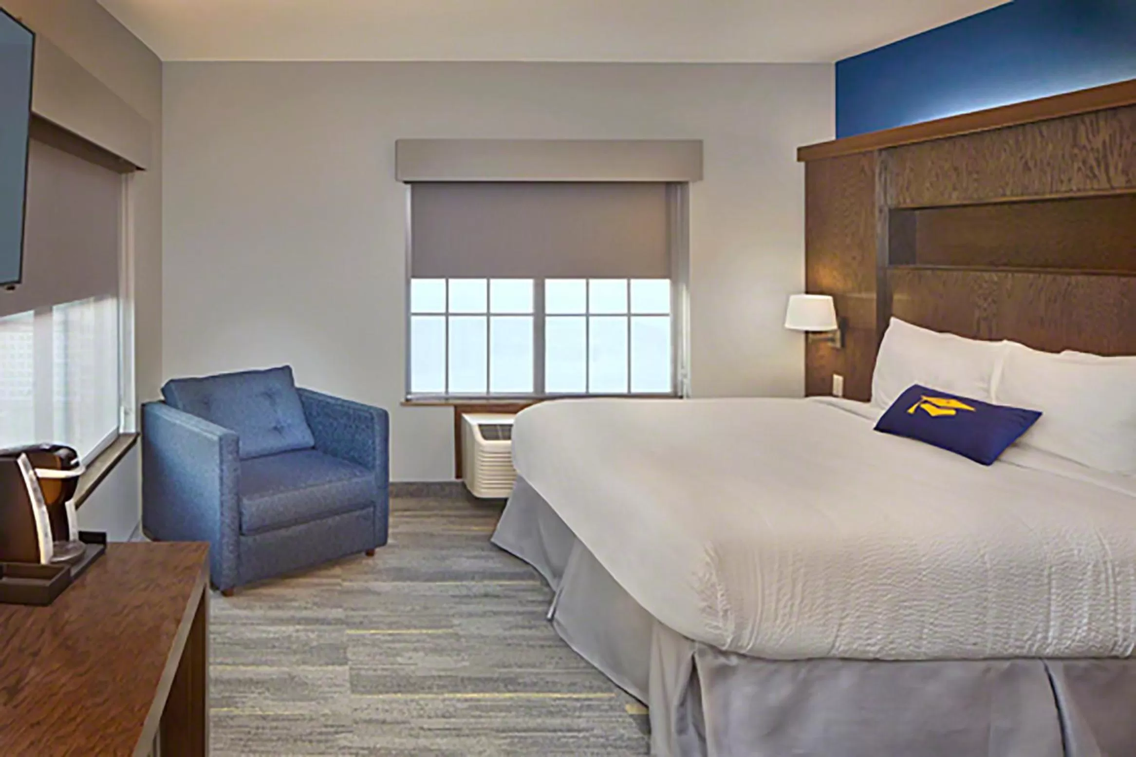 Photo of the whole room, Bed in Scholar Morgantown, Tapestry Collection by Hilton