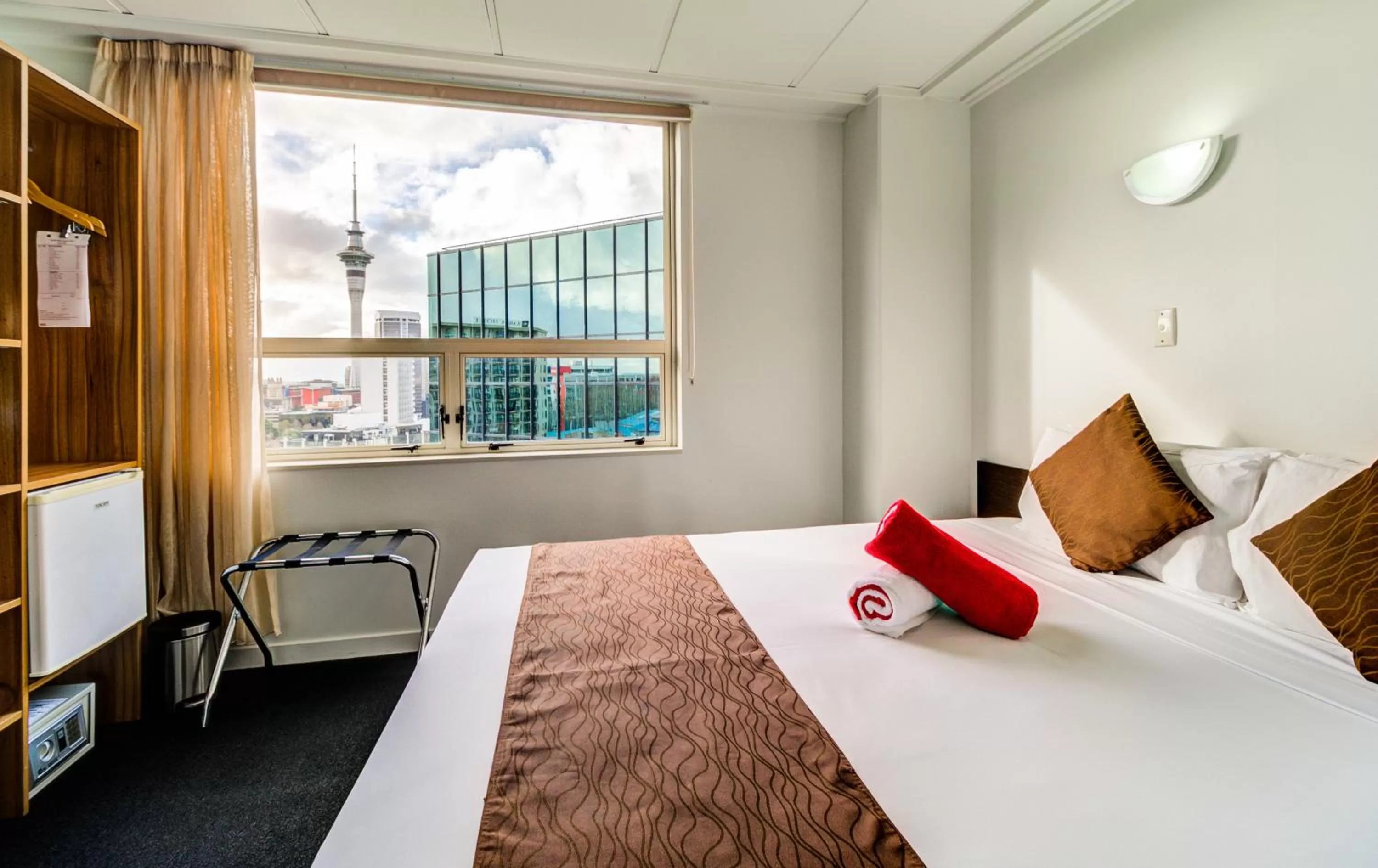 Bedroom, Bed in Ascotia Off Queen