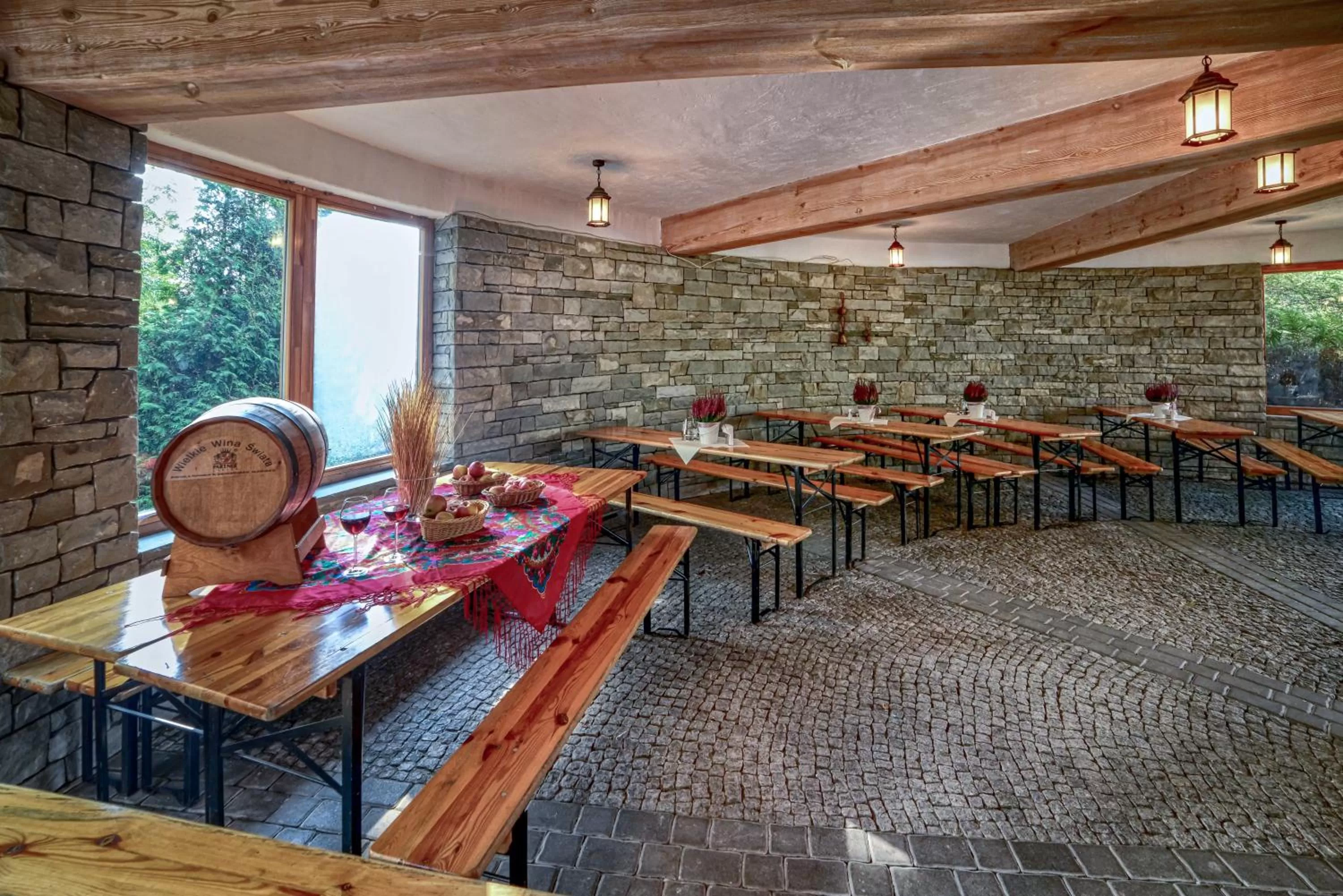 Restaurant/places to eat in Hotel Belweder