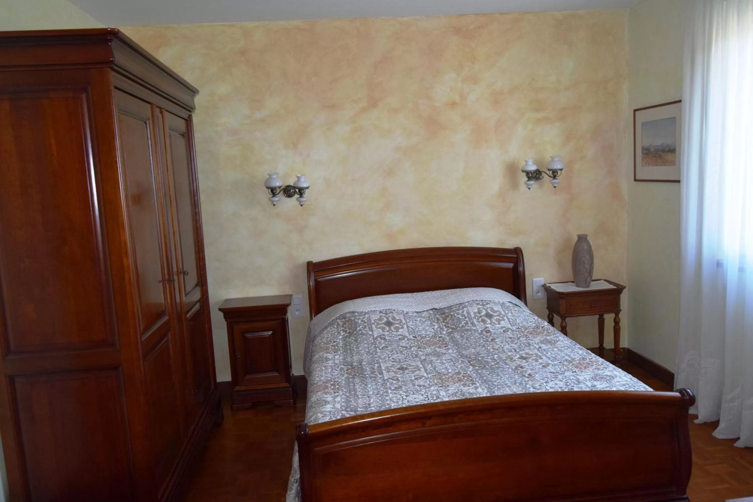 Photo of the whole room, Bed in Le Nid de l'Ecureuil