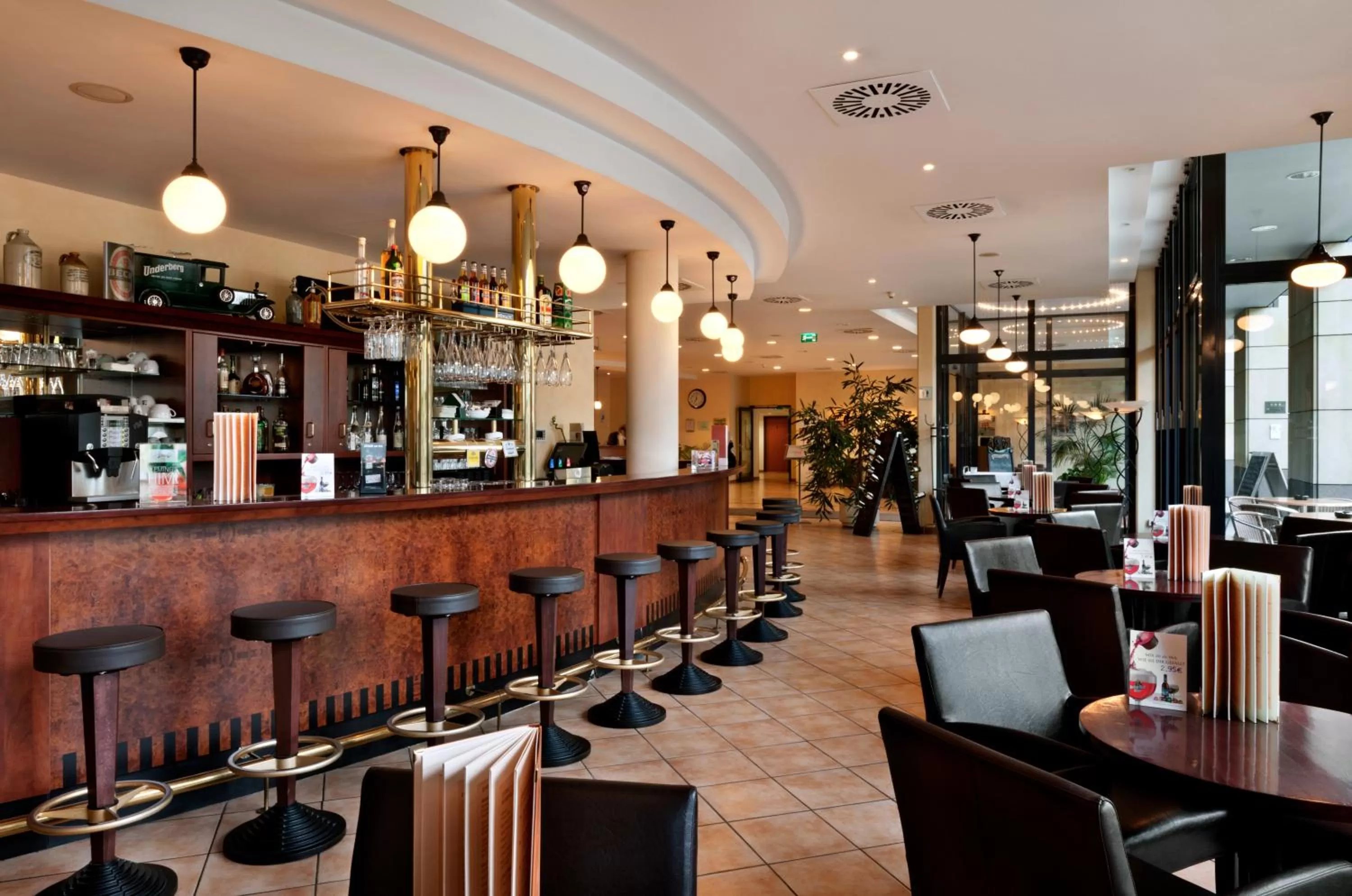 Restaurant/places to eat in IntercityHotel Bremen