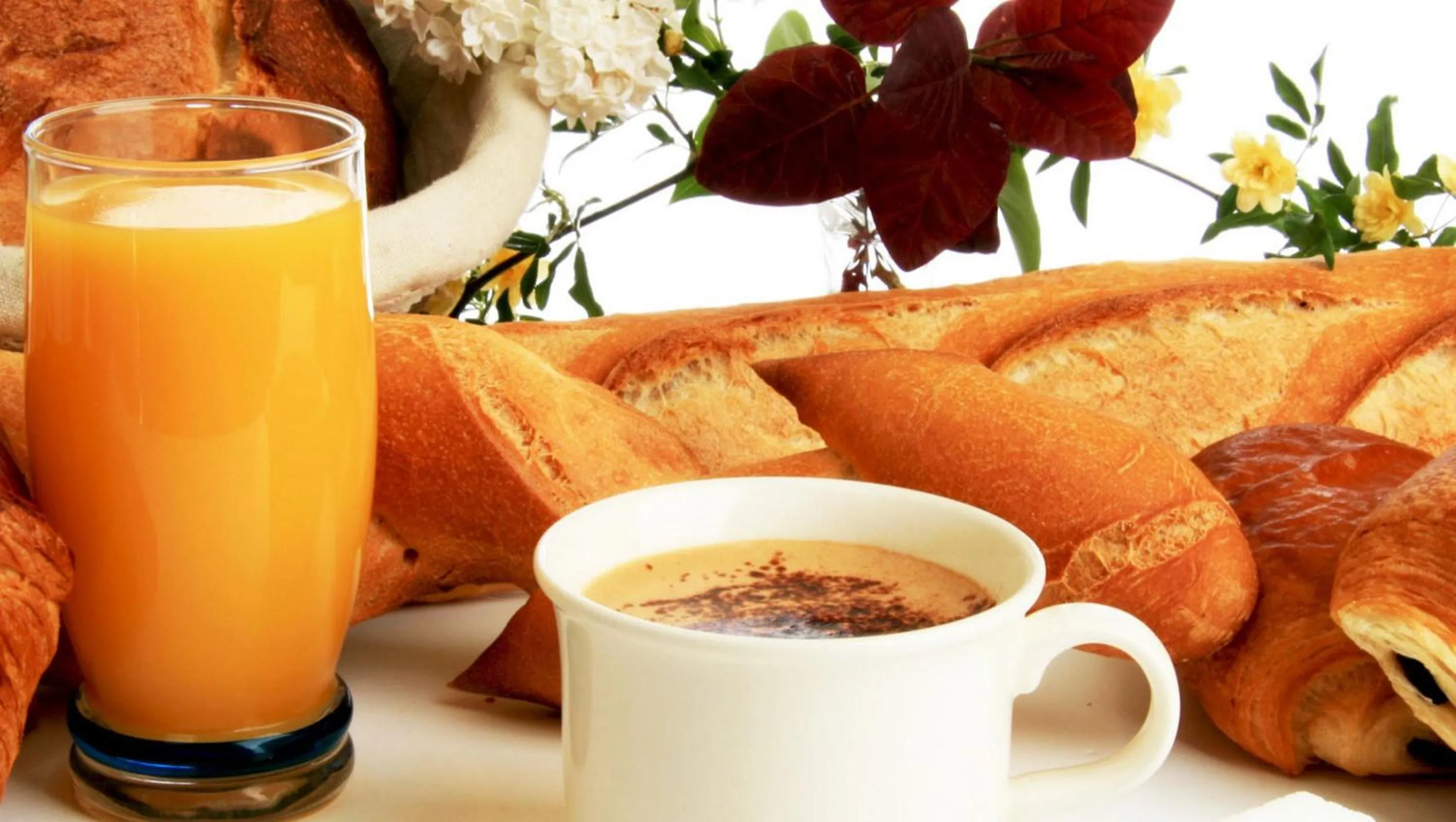 Food and drinks in Hotel de Paris Montmartre