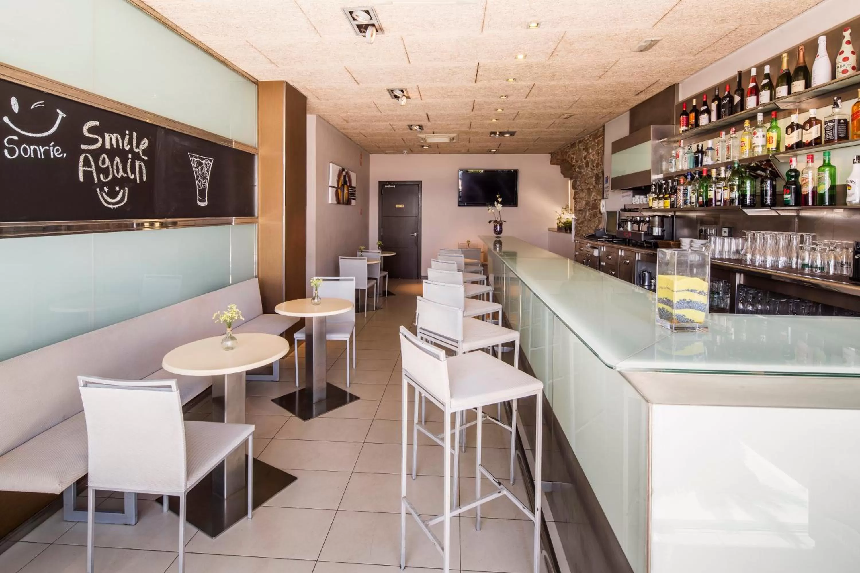 Lounge or bar in URH Excelsior