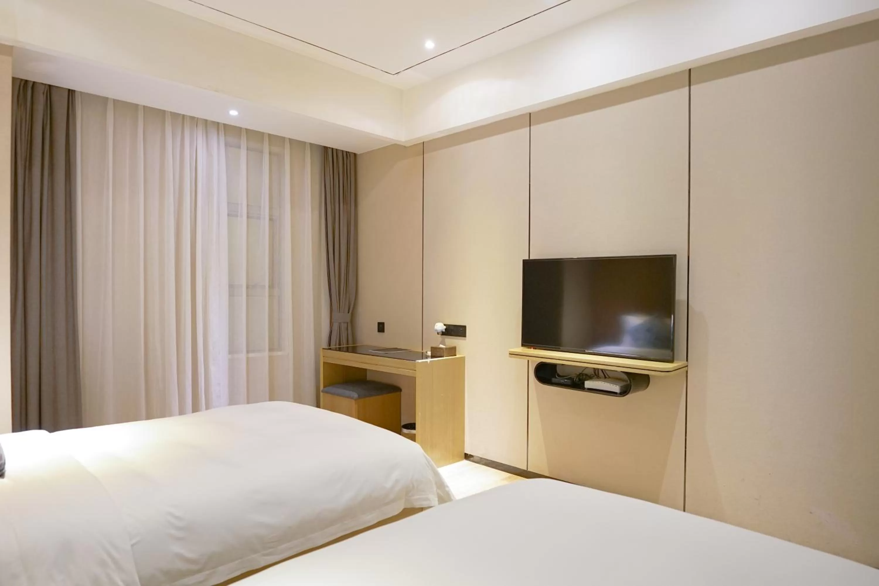 Bed in Paco Hotel Tiyuxilu Metro Guangzhou-Free Shuttle Bus fir Canton Fair