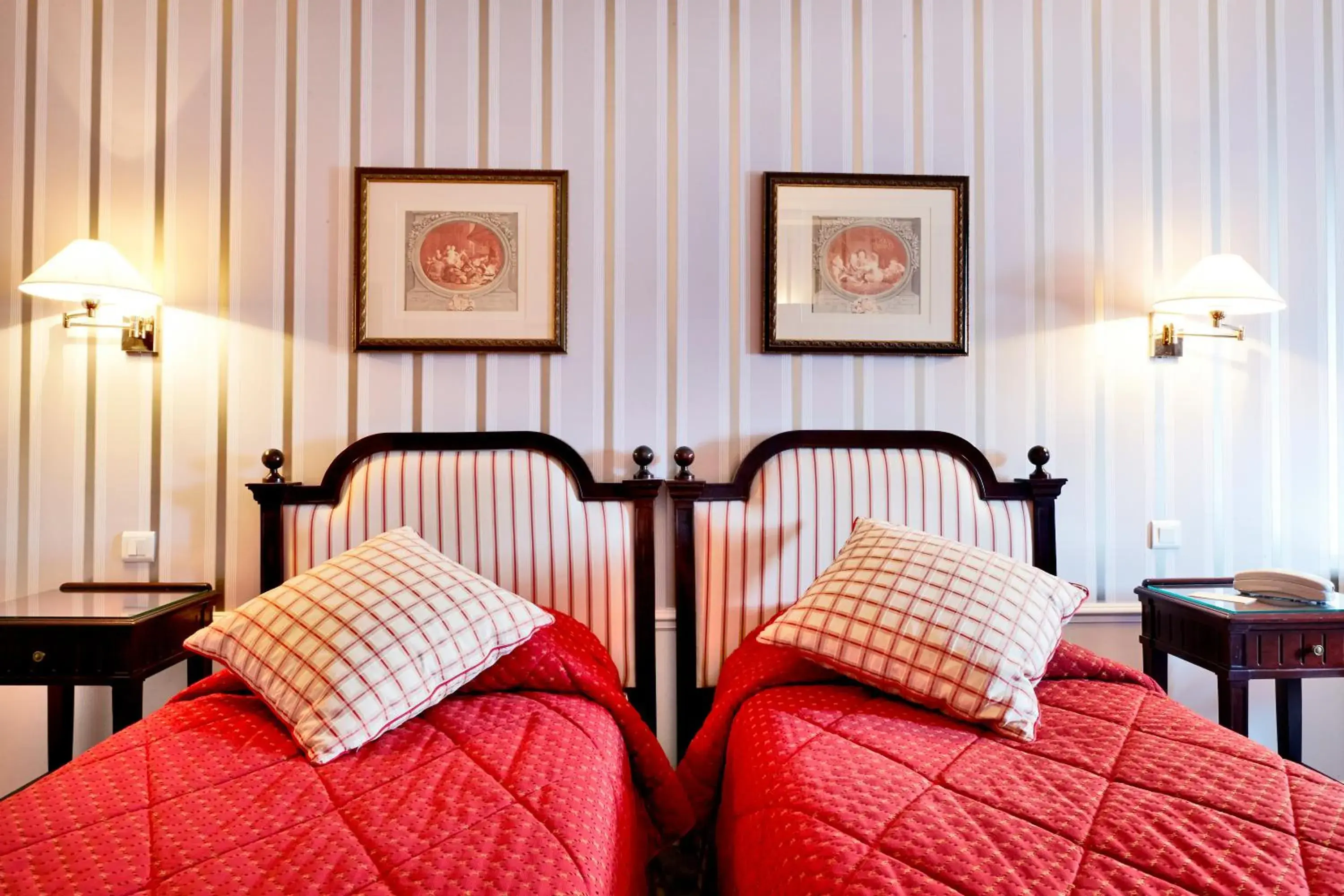 Two Connecting Double Rooms (4 people) in Golden Tulip Washington Opera Two Connecting Double Rooms (4 people) in Golden Tulip Washington Opera