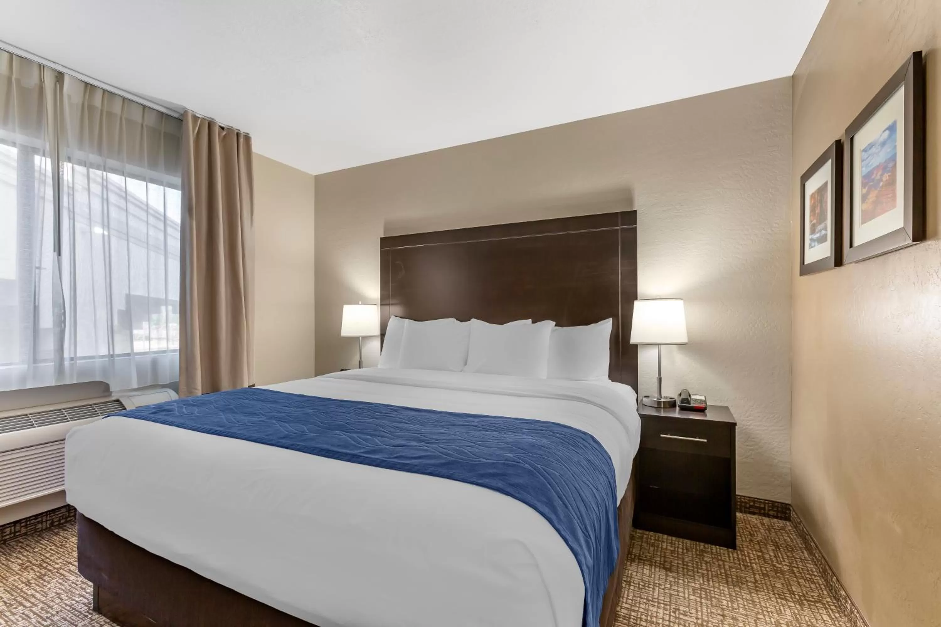 Bed in Comfort Inn & Suites Surprise Near Sun City West