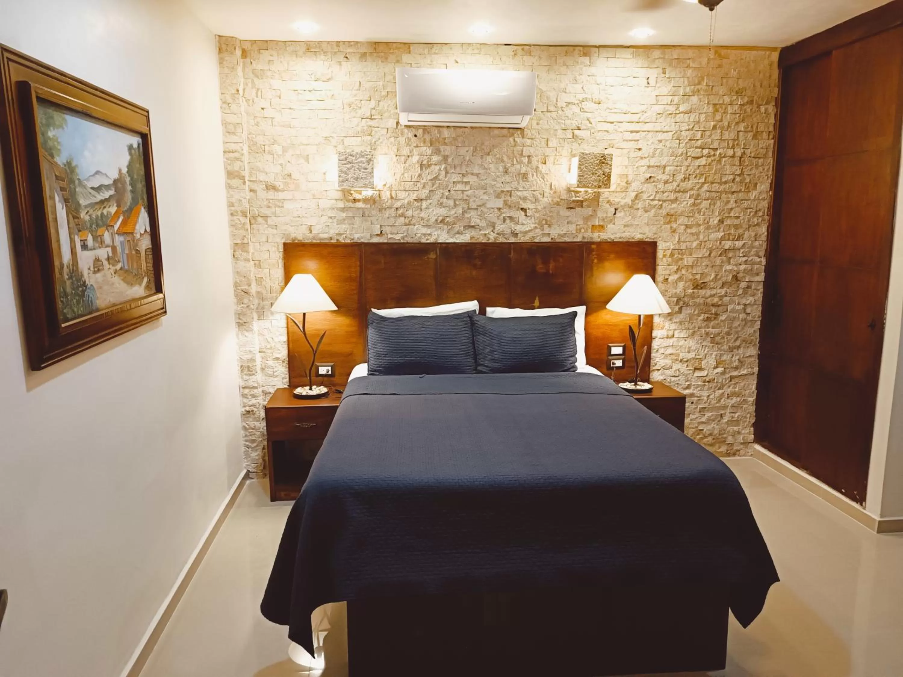 Deluxe Queen Room in El Zaguán Colonial by GuruHotel