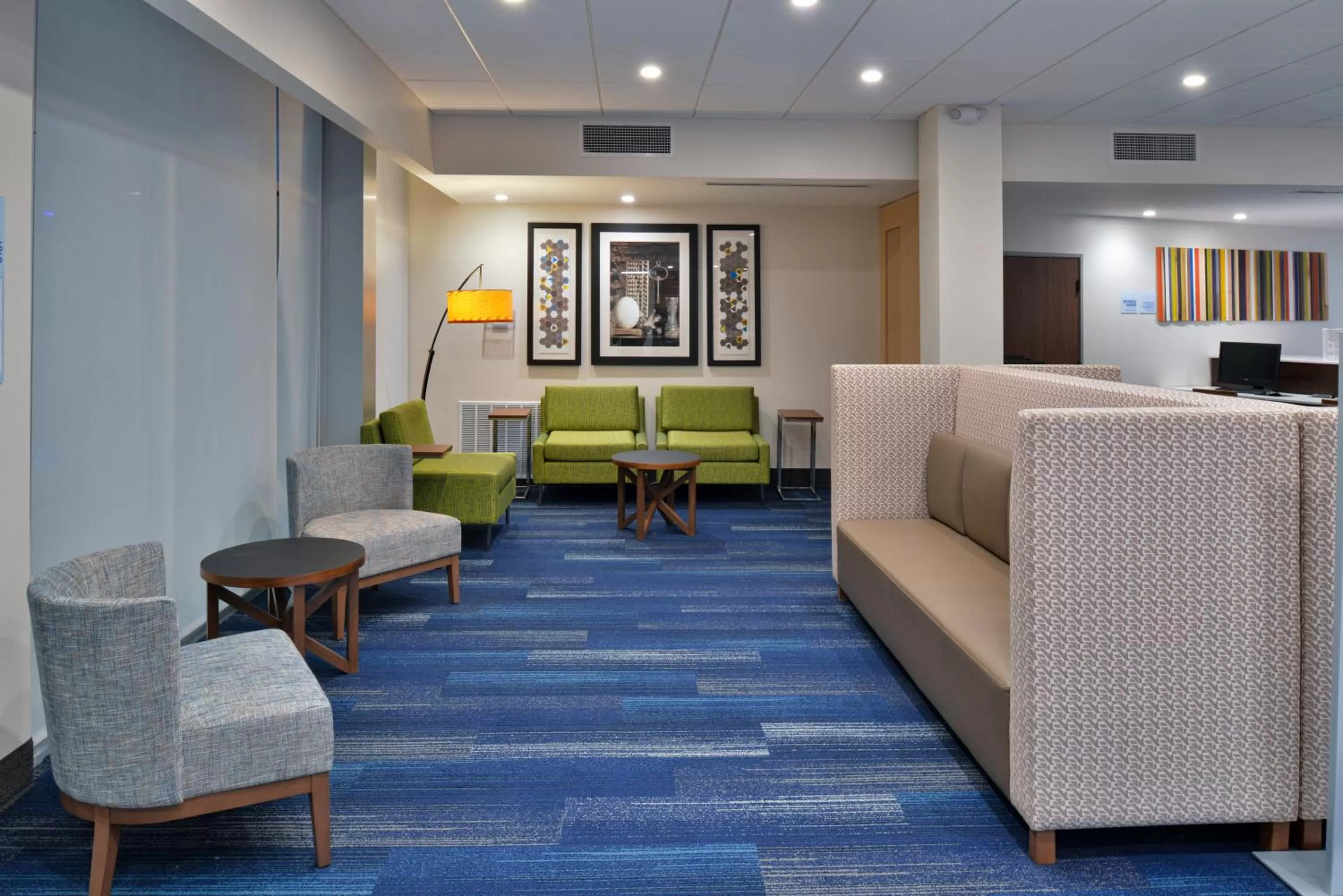Lobby or reception in Holiday Inn Express Orlando - South Park by IHG