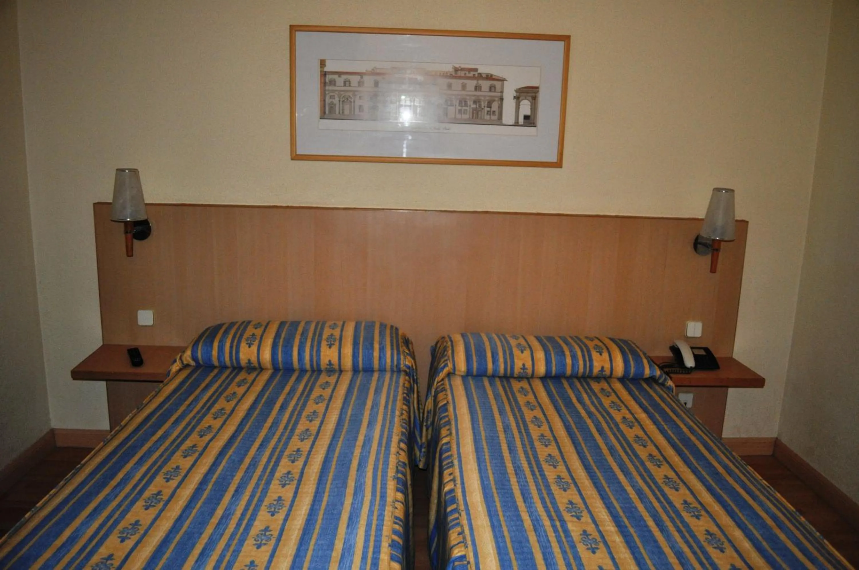 Bed in Hotel España