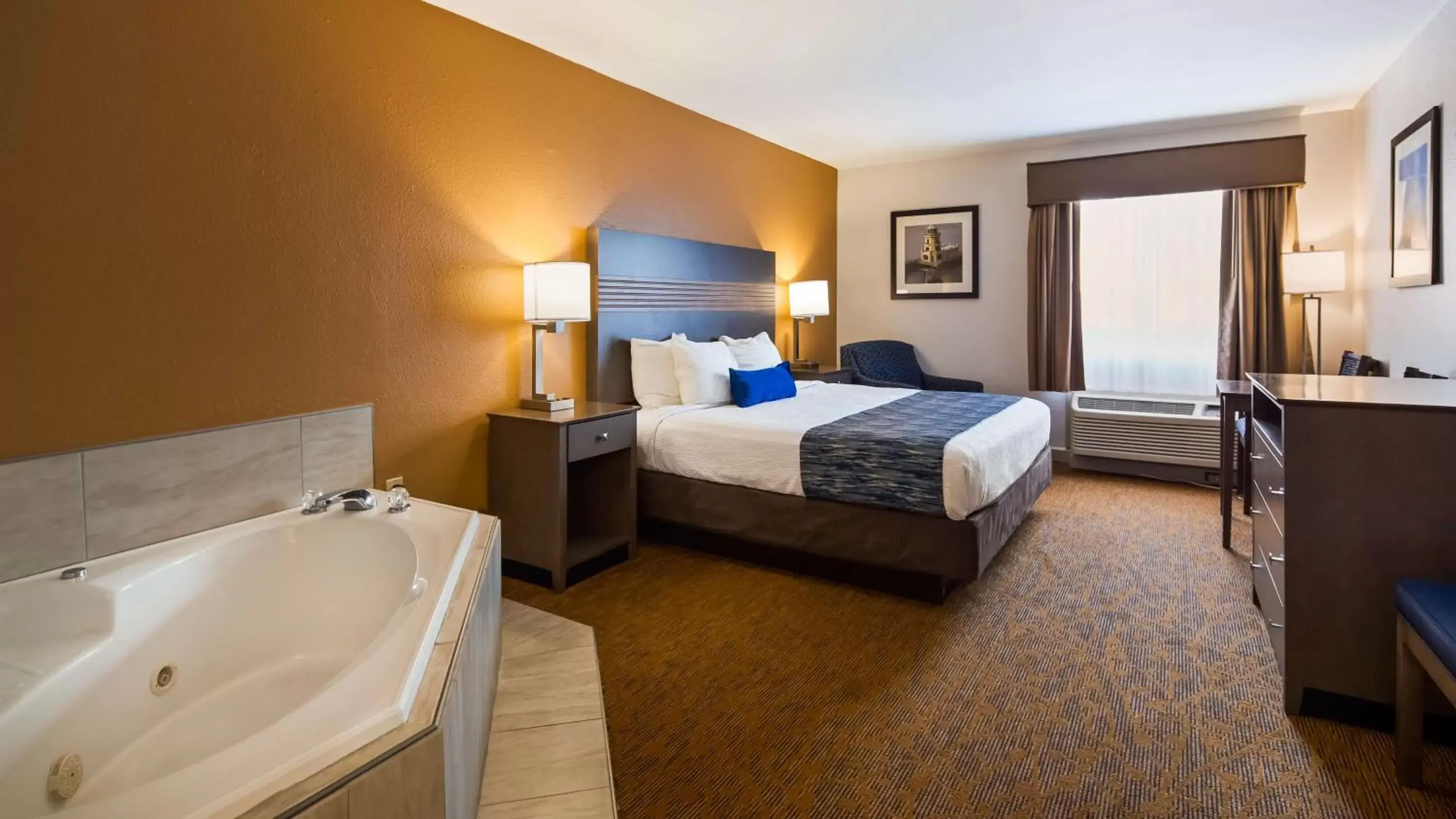 King Suite with Spa Bath in Cypress Creek Inn King Suite with Spa Bath in Cypress Creek Inn