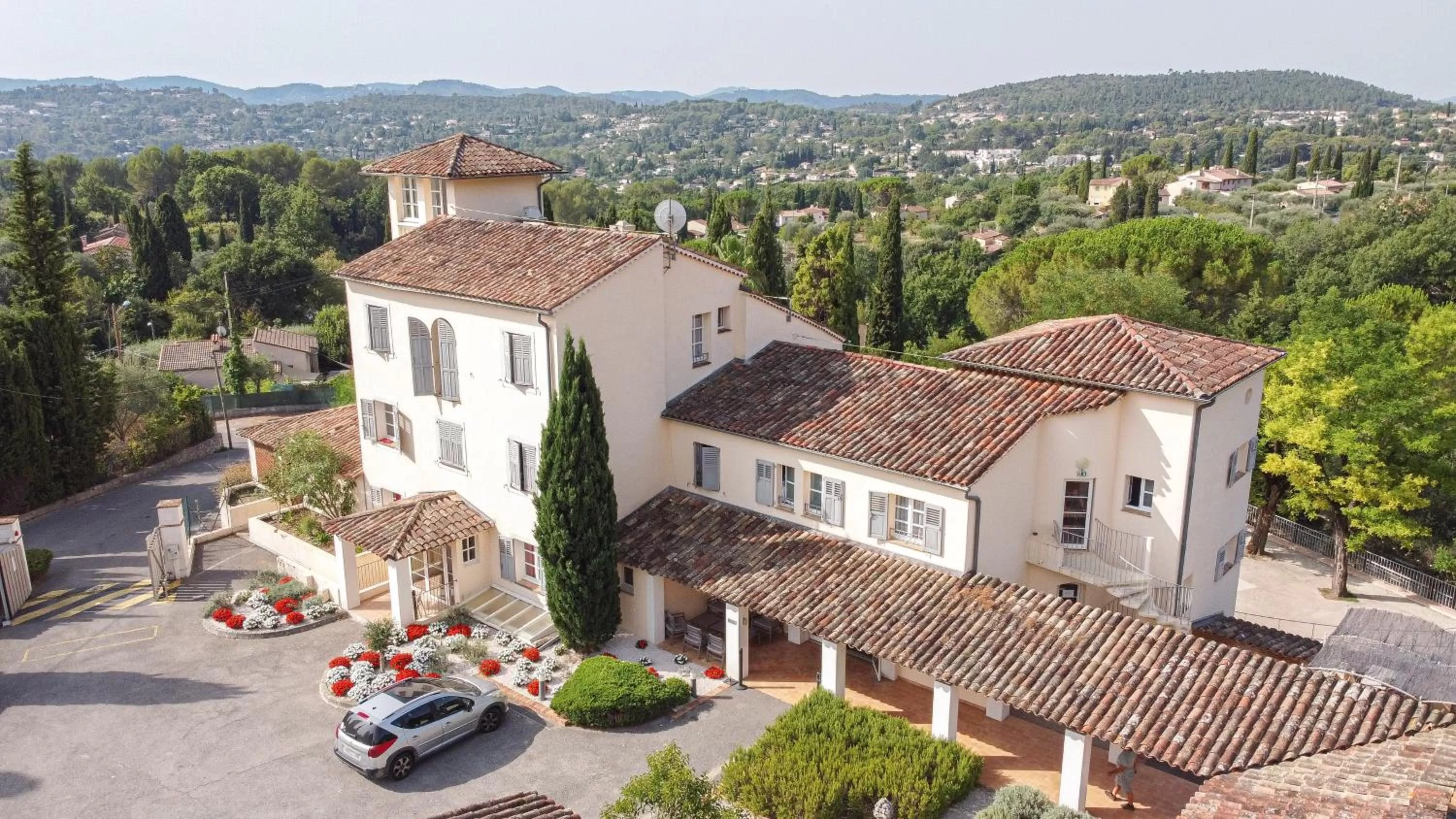 Property building, Bird's-eye View in Domaine de La Tour Carrée