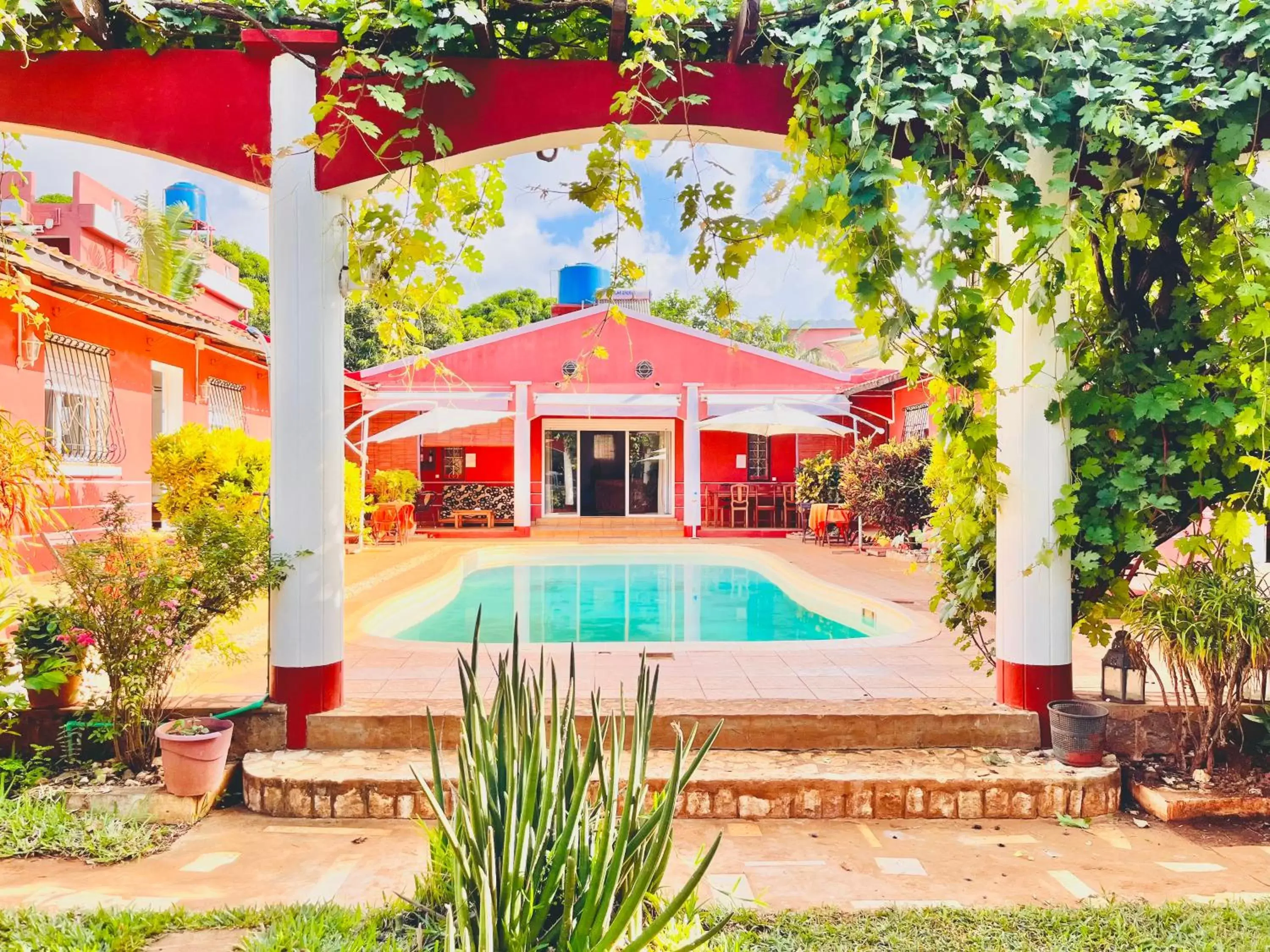 Chambre double Maki - vue sur piscine in Régina Lodge Diégo Suarez Madagascar Chambre double Maki - vue sur piscine in Régina Lodge Diégo Suarez Madagascar