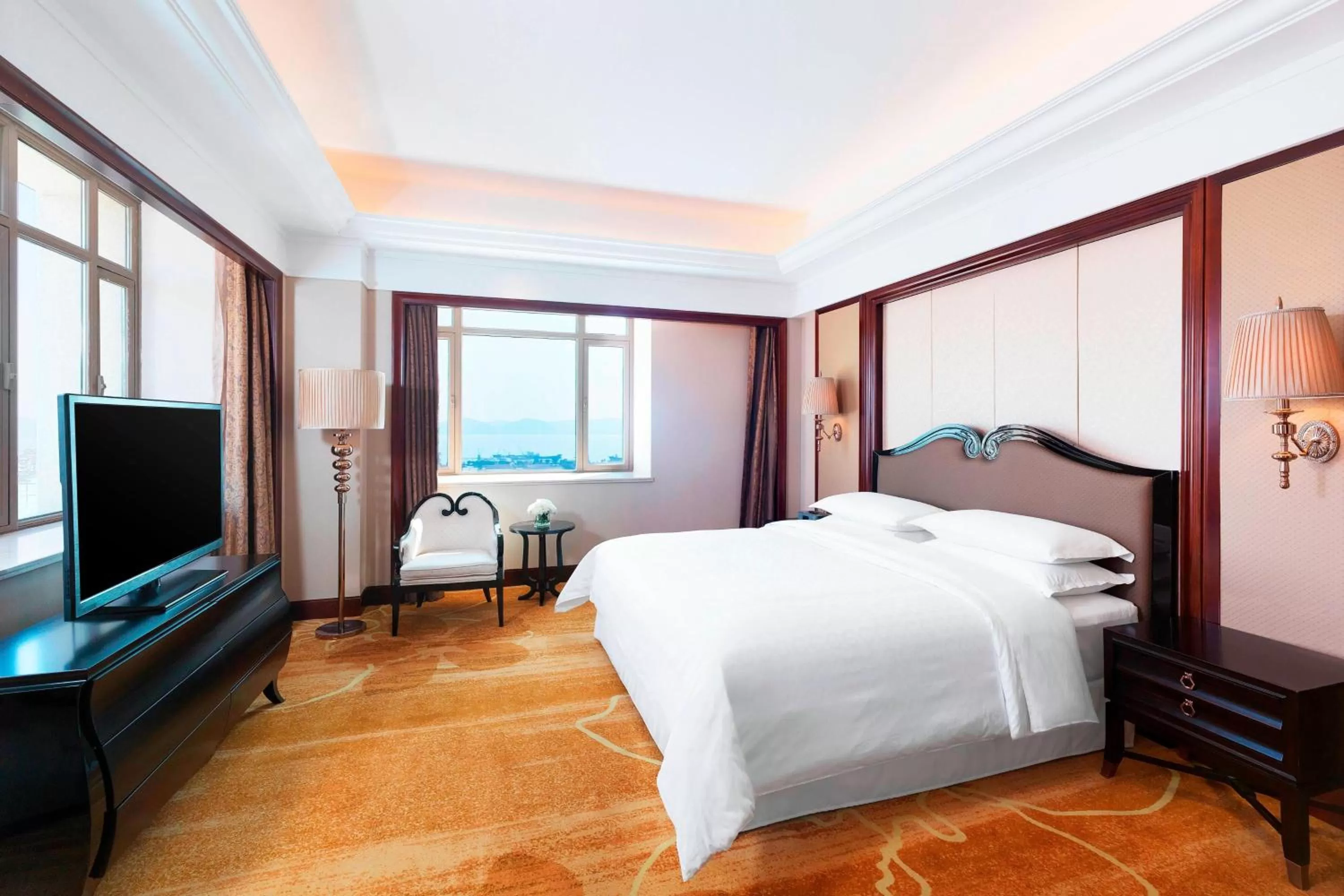 Bedroom, Bed in Sheraton Shantou Hotel