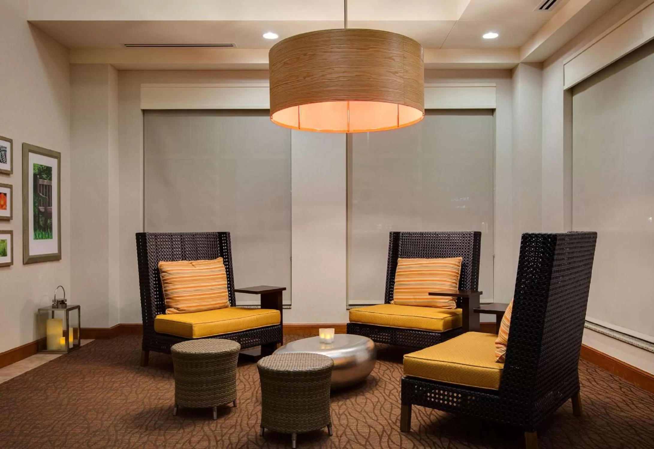 Lobby or reception in Hilton Garden Inn Lake Forest Mettawa