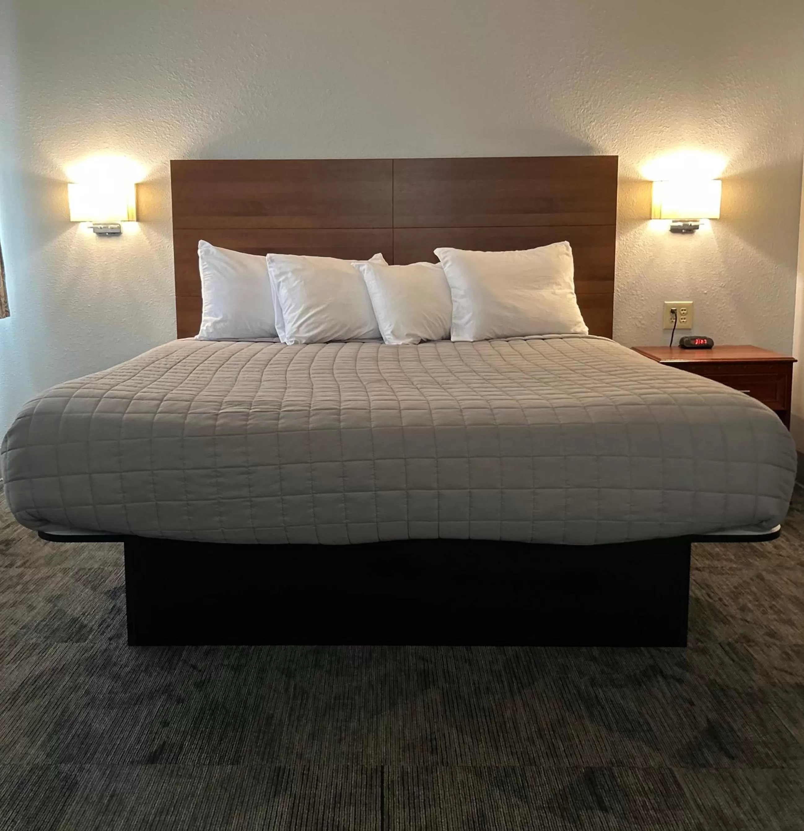 Bed in Travelodge by Wyndham Lincoln South