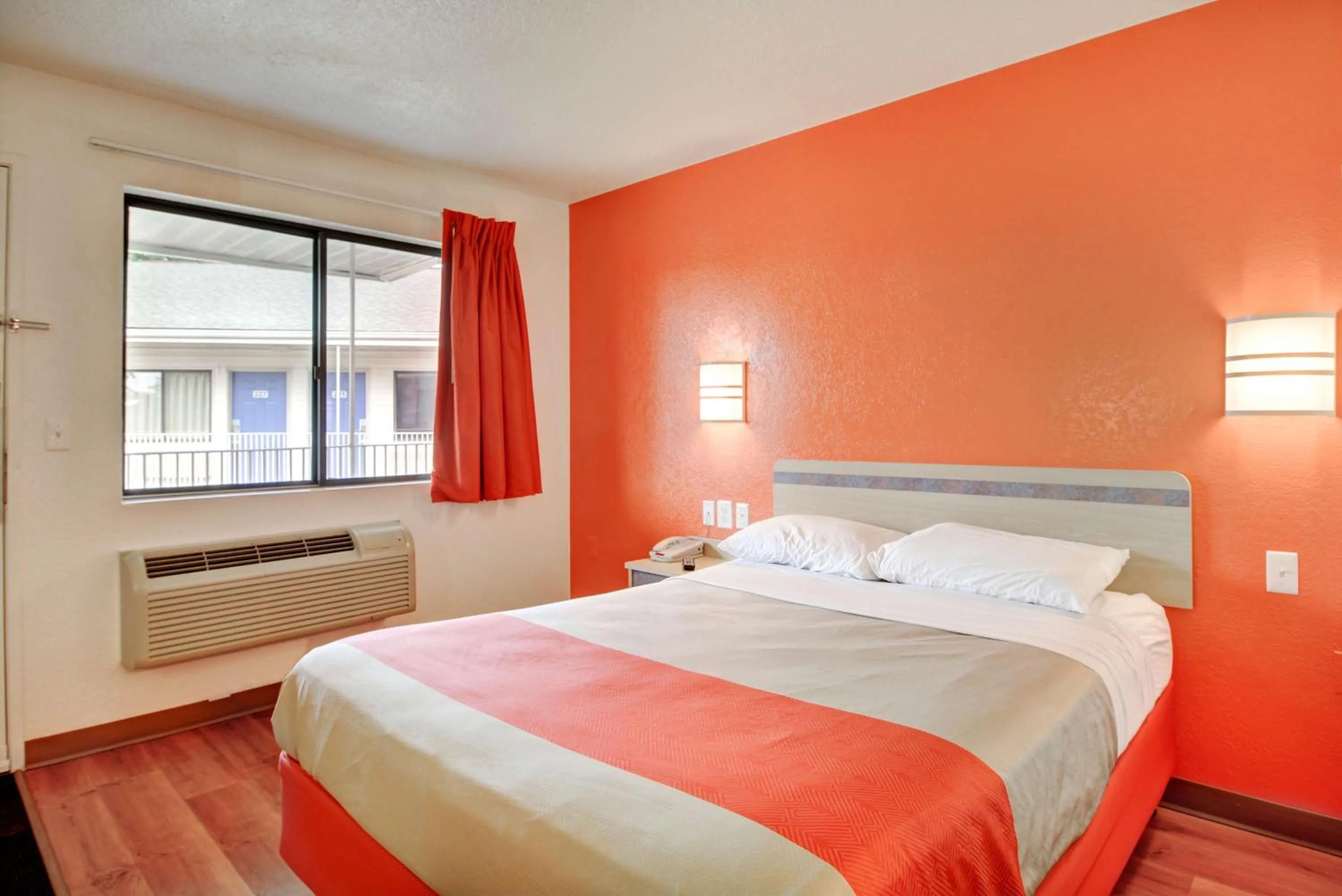 TV and multimedia, Bed in Motel 6-Southington, CT - Hartford