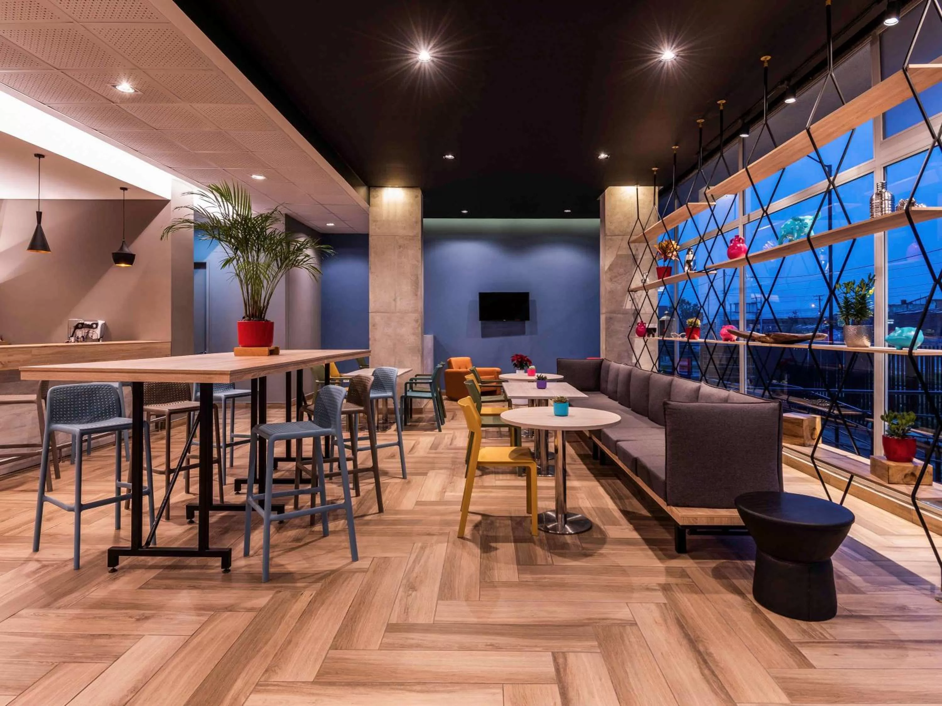 Restaurant/places to eat in ibis Chia