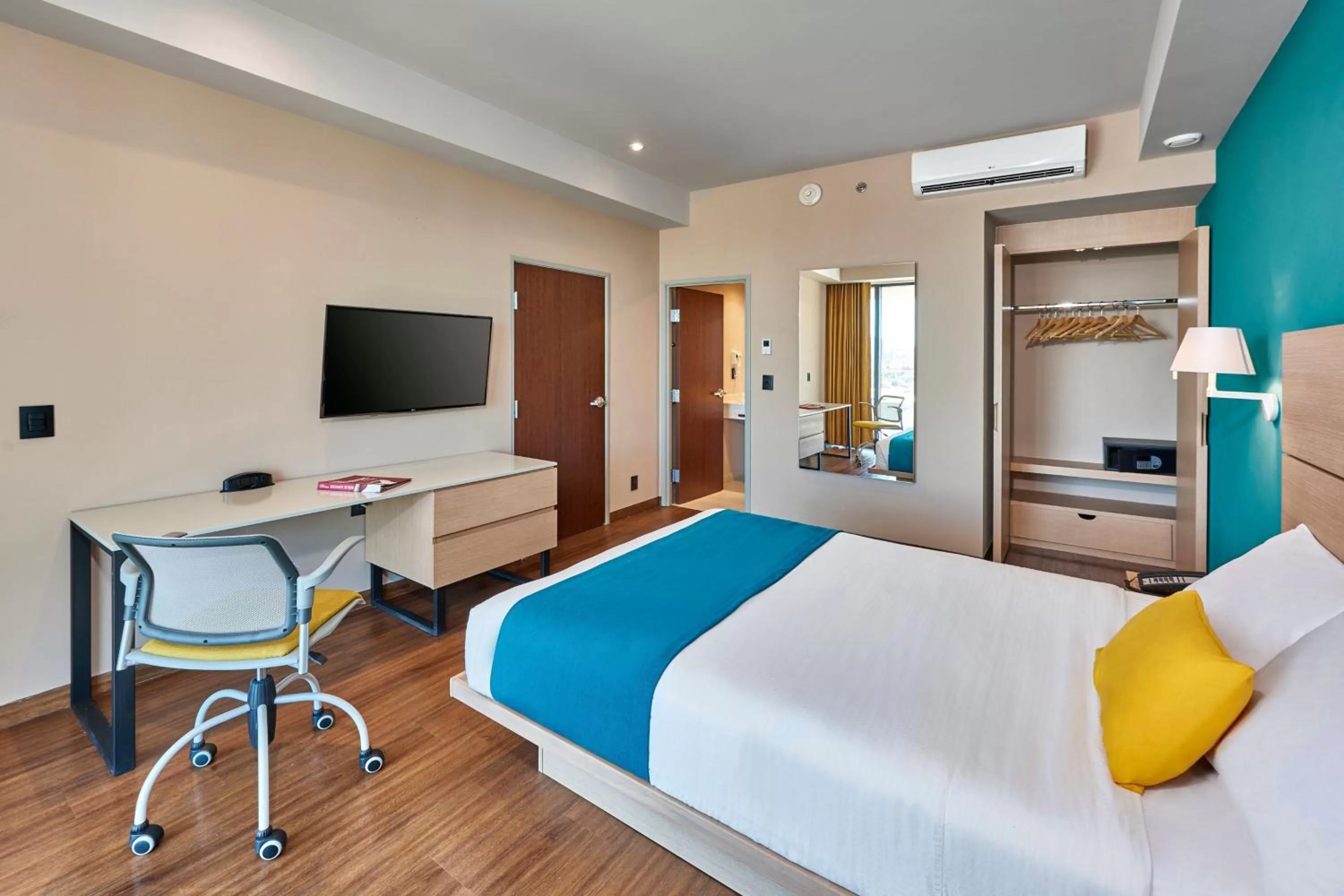 Photo of the whole room, Bed in City Express Suites by Marriott Tijuana Rio