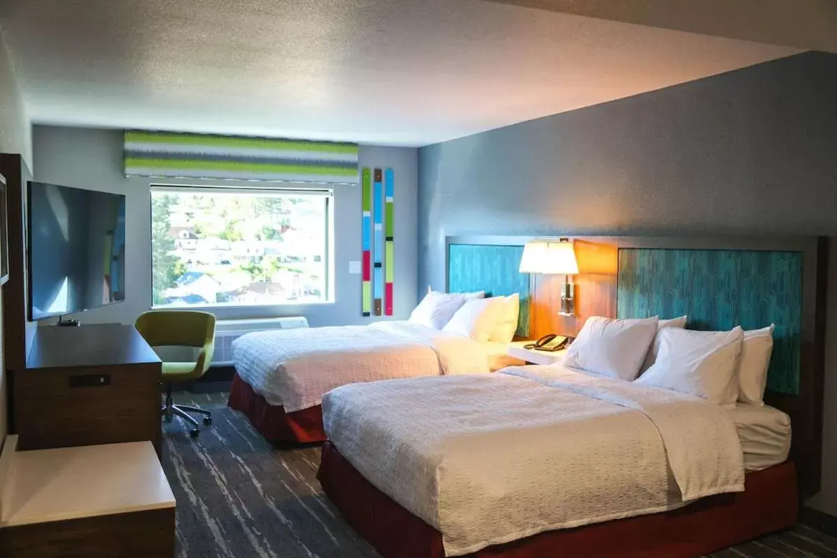 Queen Room with Two Queen Beds with Bath Tub and City View - Mobility Accessible in Hampton Inn Lead Queen Room with Two Queen Beds with Bath Tub and City View - Mobility Accessible in Hampton Inn Lead