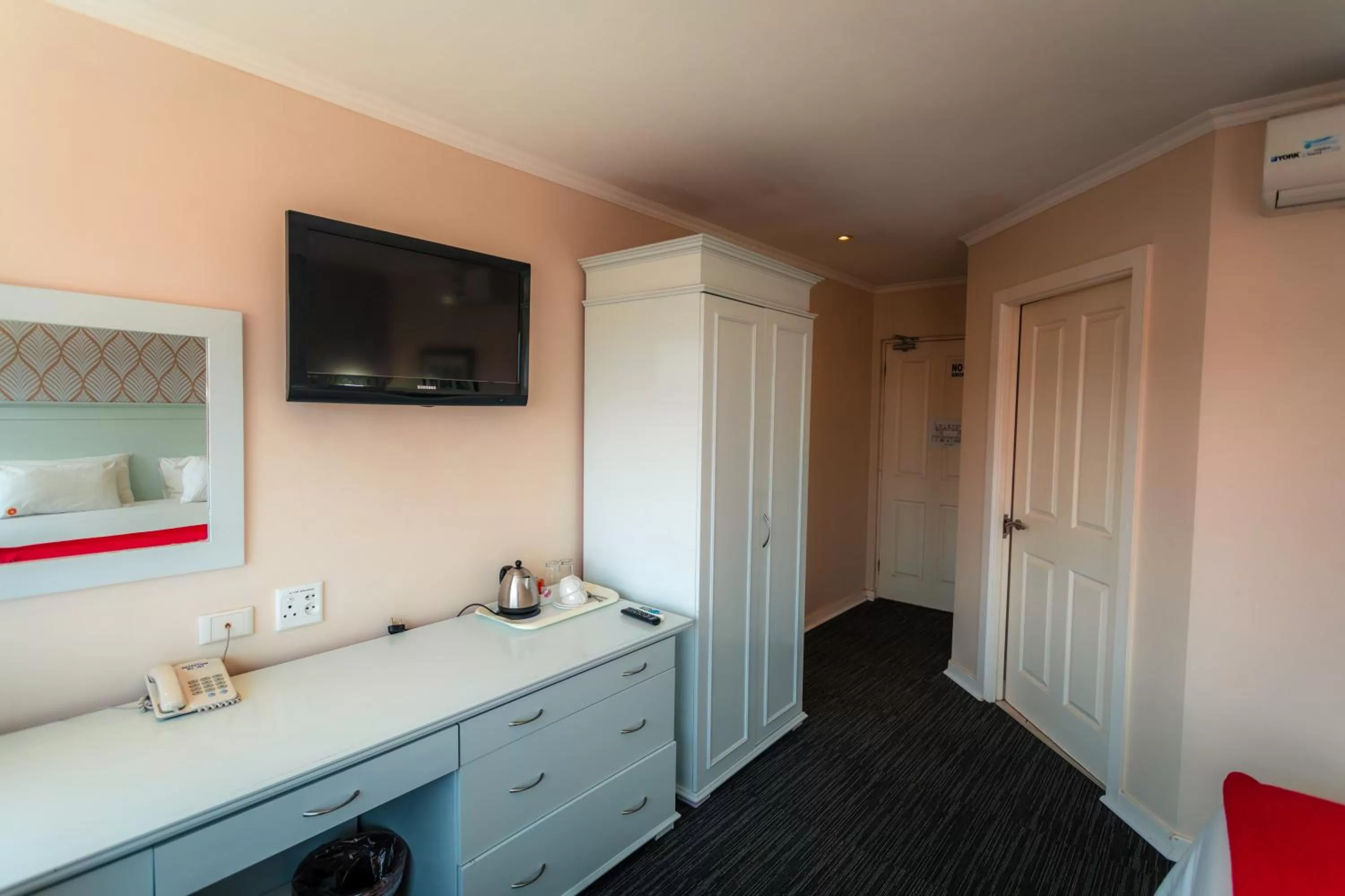 Bedroom in Florida Park Hotel, Florida Road