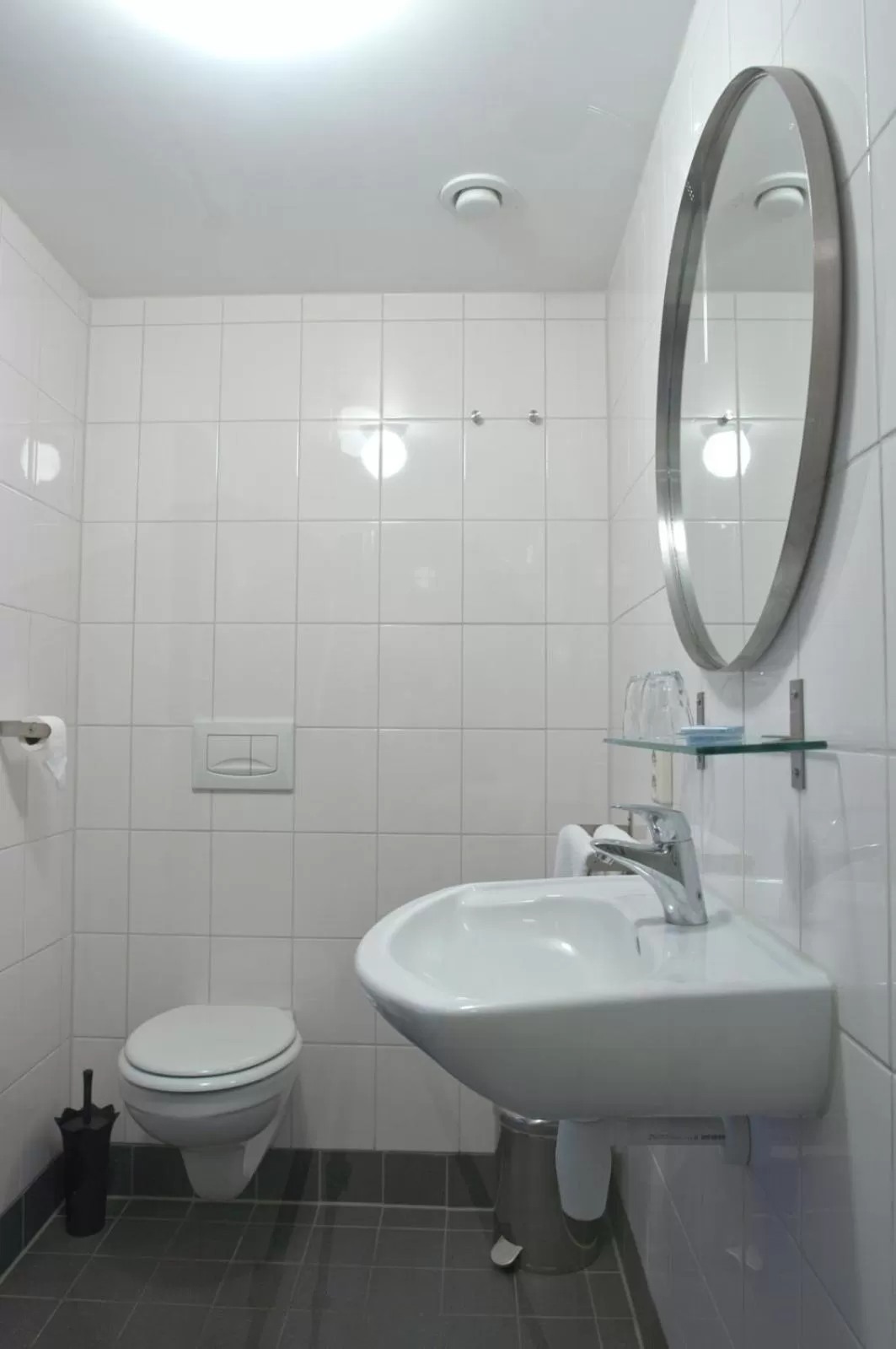 Bathroom in B&B Posthoorn