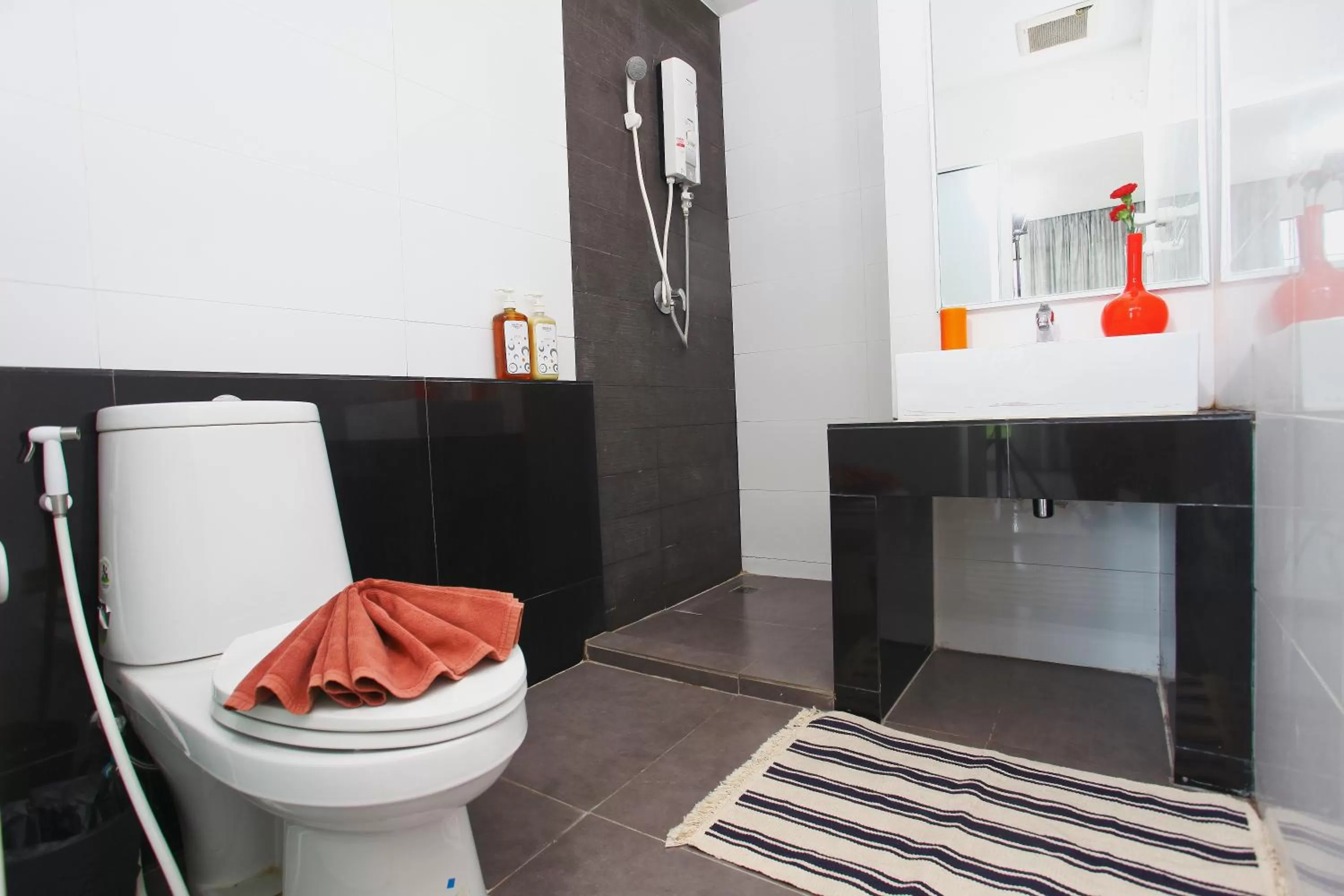 Bathroom in Leenova Hotel