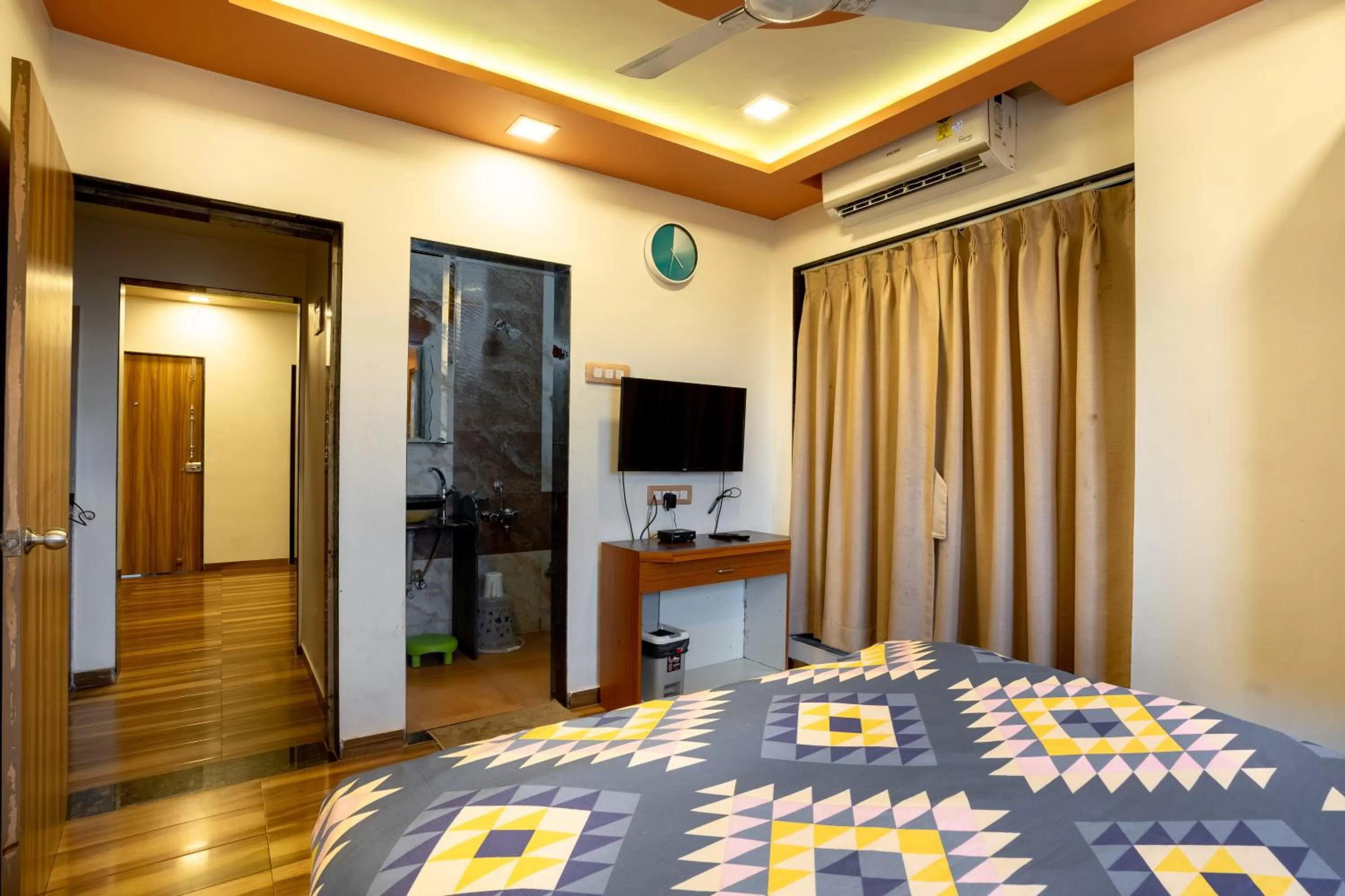 Bed, TV/Entertainment Center in Pooja Villa Suites-Rooms and Pool, Igatpuri
