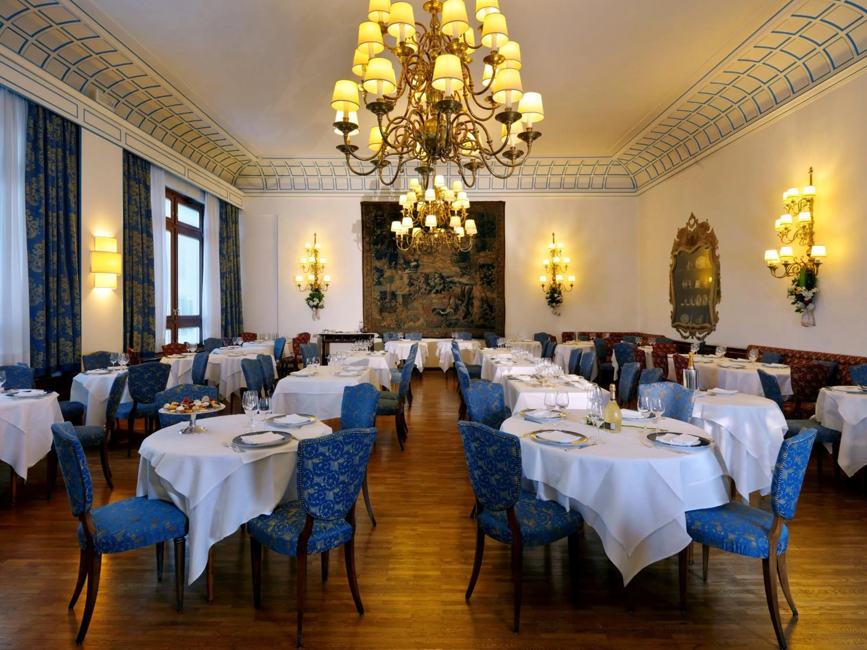 Restaurant/places to eat in Hotel De La Poste