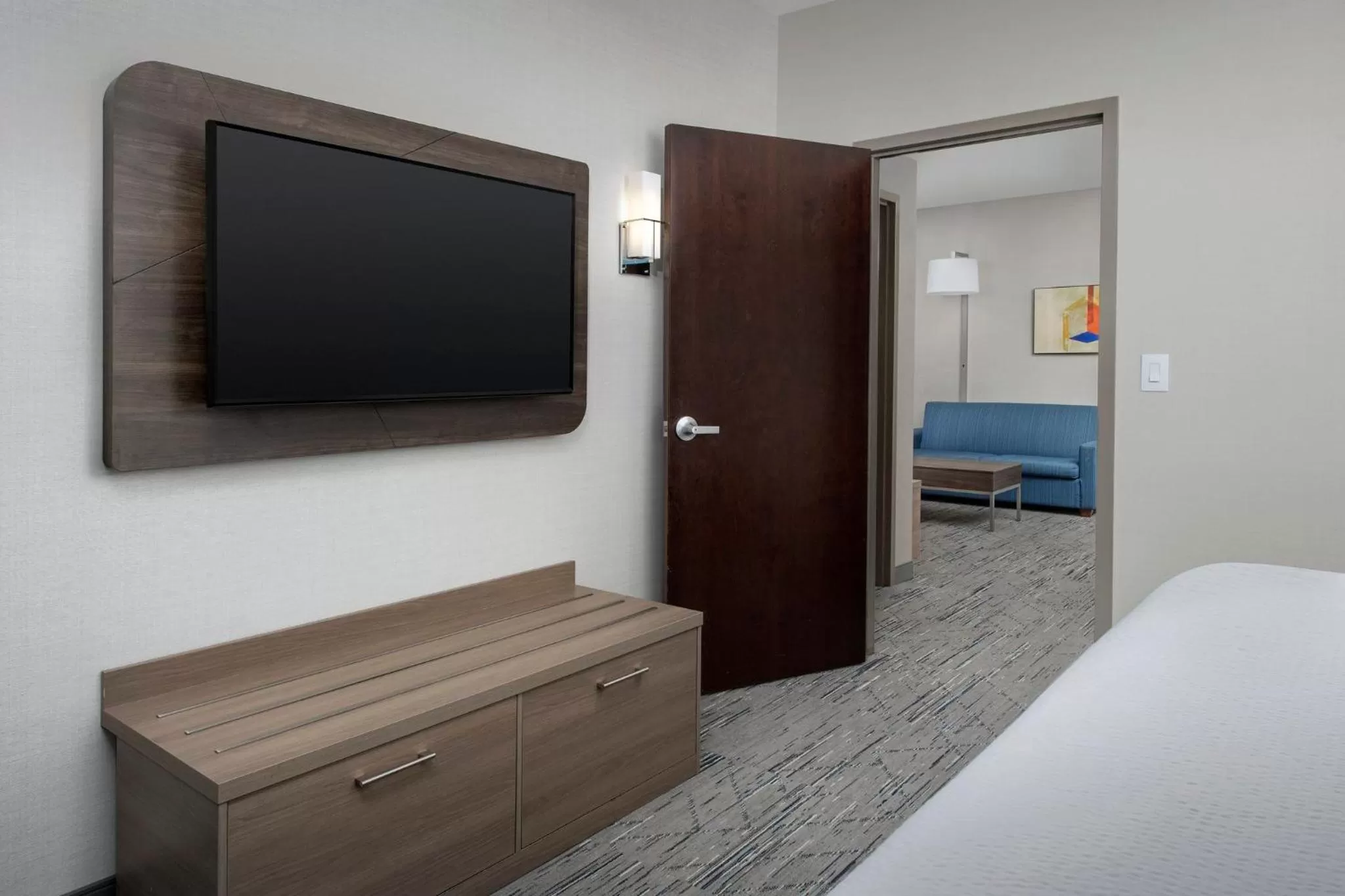 Photo of the whole room, Bed in Holiday Inn Express & Suites Knoxville-Clinton by IHG